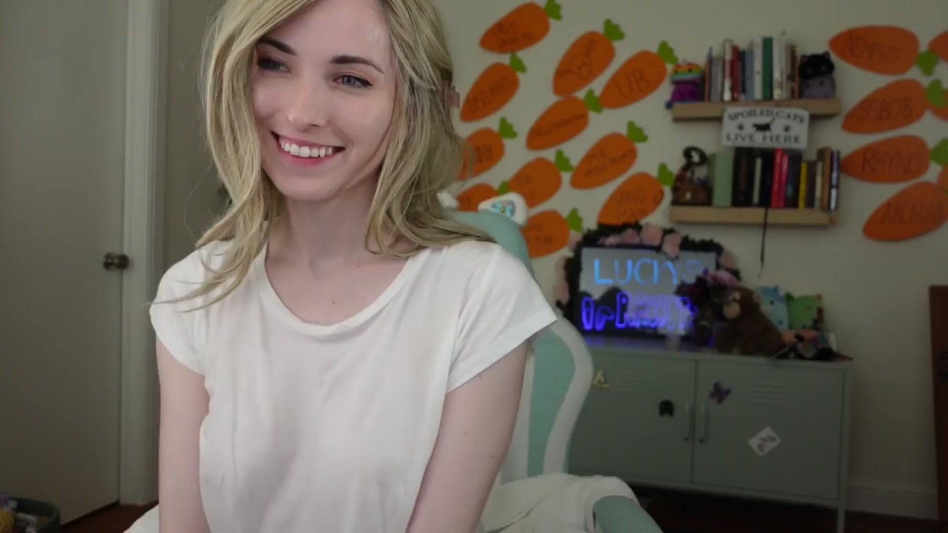 Gallery image thumbnail from Lil_blueberry's myfreecams stream on, 03/24/2024, 03:35 image 9 of 20