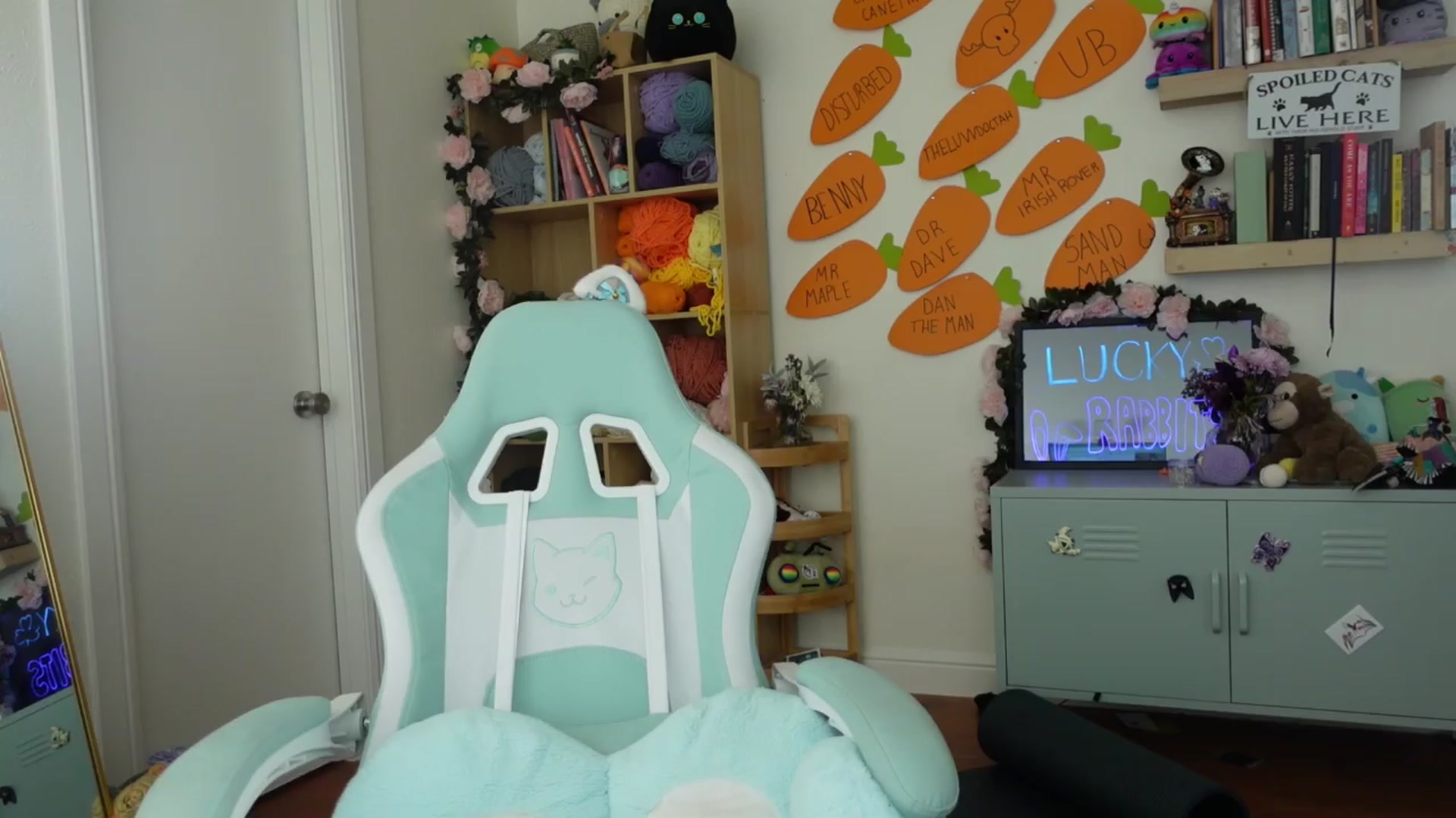 Gallery image thumbnail from Lil_blueberry's myfreecams stream on, 03/25/2024, 20:47 image 11 of 20