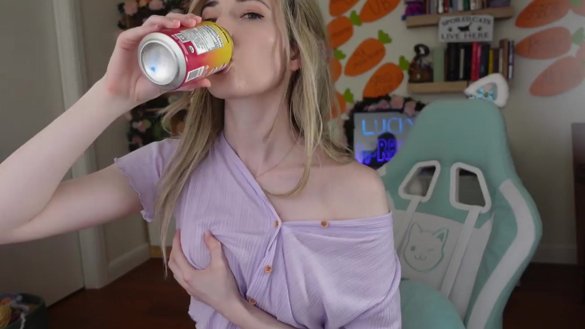 Gallery image thumbnail from Lil_blueberry's myfreecams stream on, 03/27/2024, 03:50 image 16 of 20