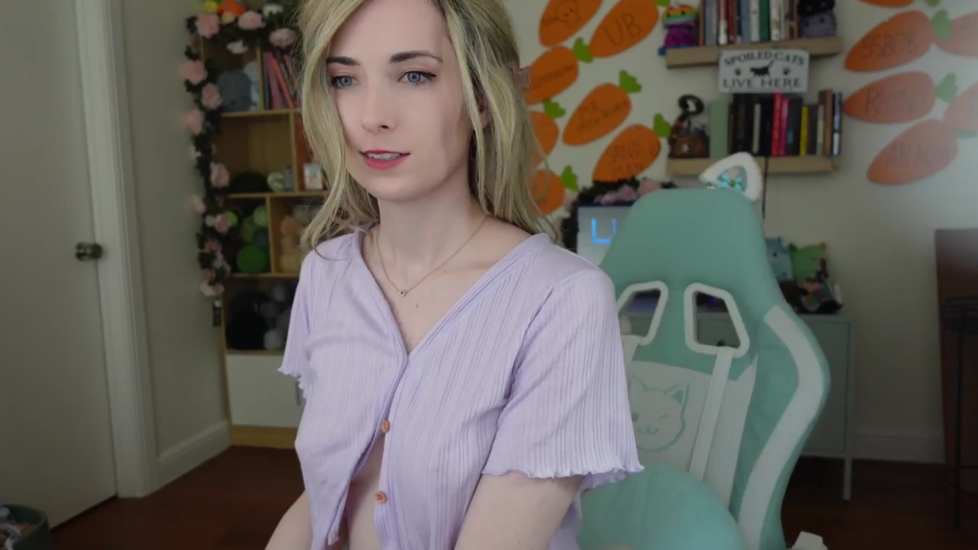 Gallery image thumbnail from Lil_blueberry's myfreecams stream on, 03/27/2024, 03:50 image 14 of 20