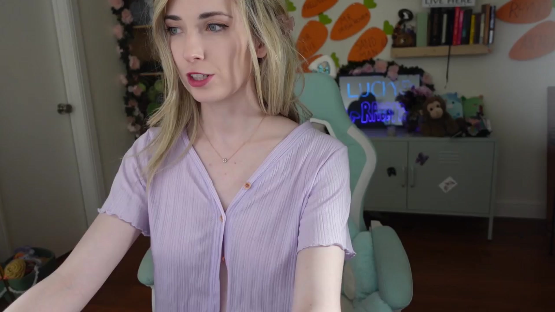 Gallery image thumbnail from Lil_blueberry's myfreecams stream on, 03/27/2024, 03:50 image 5 of 20