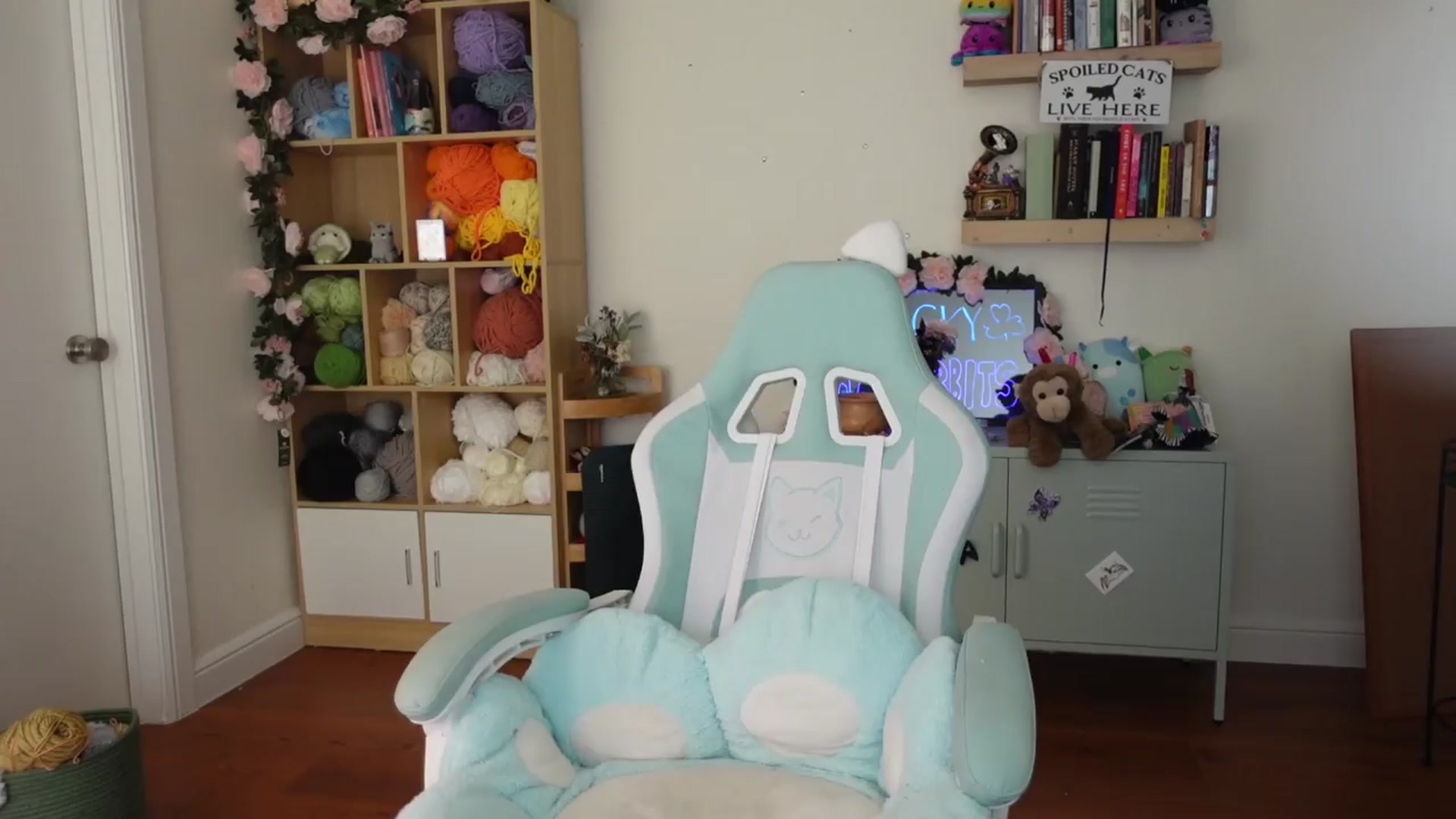 Gallery image thumbnail from Lil_blueberry's myfreecams stream on, 04/04/2024, 03:46 image 9 of 20