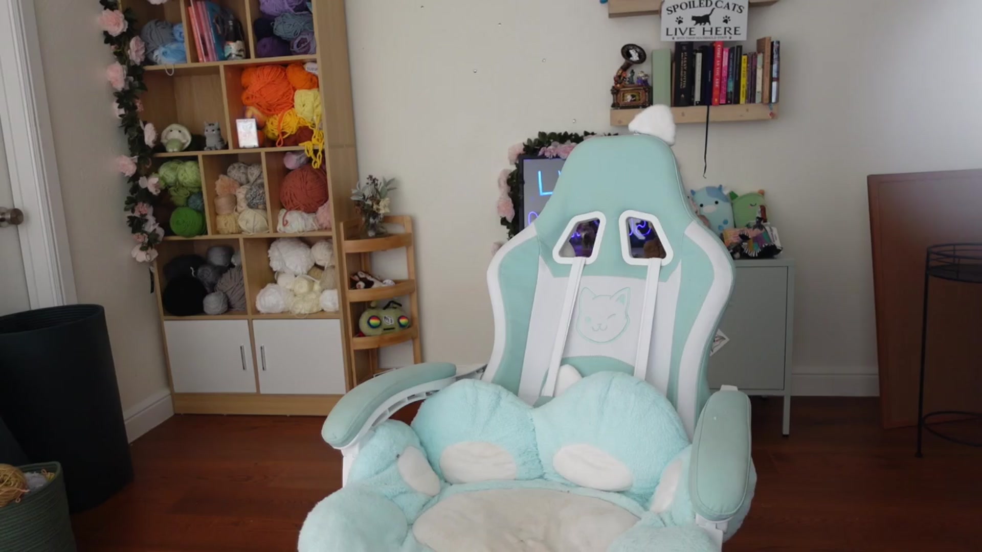 Gallery image thumbnail from Lil_blueberry's myfreecams stream on, 04/04/2024, 03:46 image 19 of 20