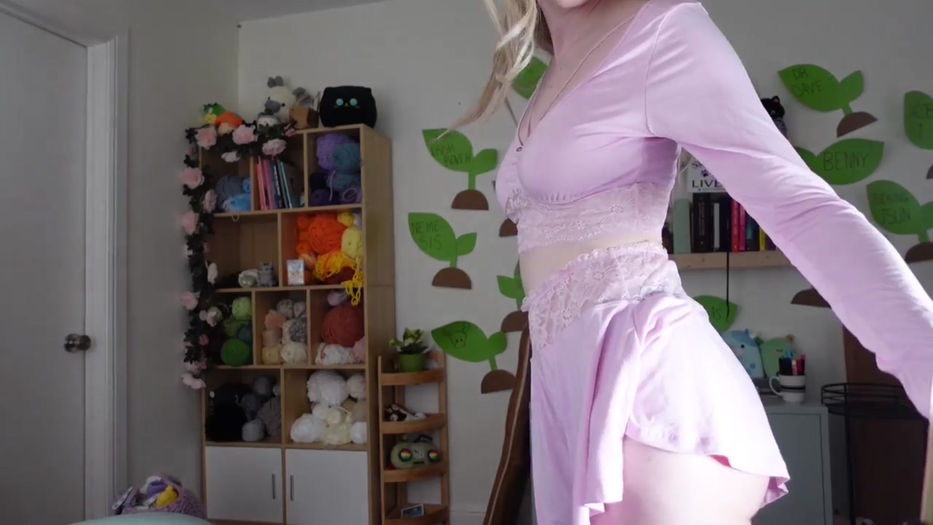 Gallery image thumbnail from Lil_blueberry's myfreecams stream on, 04/13/2024, 20:15 image 19 of 20