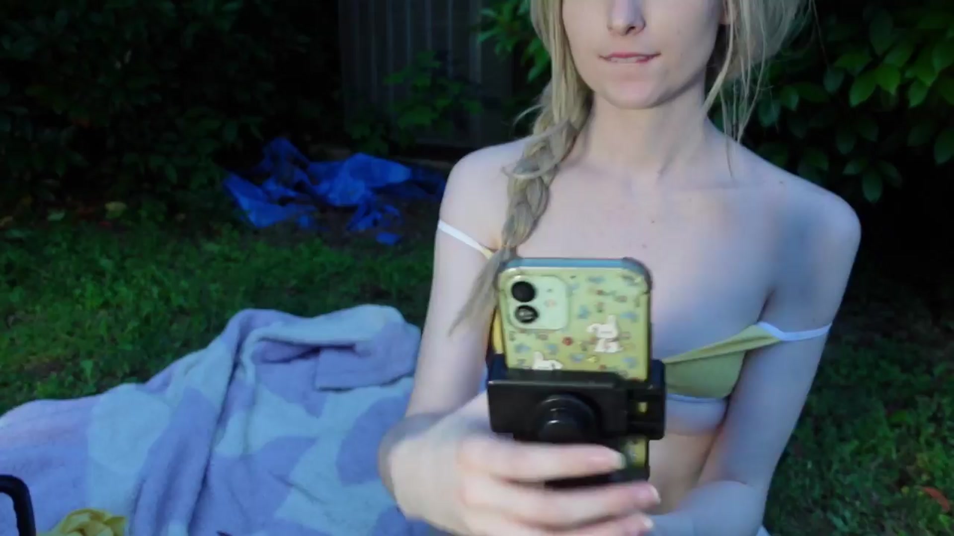 Gallery image thumbnail from Lil_blueberry's myfreecams stream on, 04/15/2024, 01:11 image 19 of 20