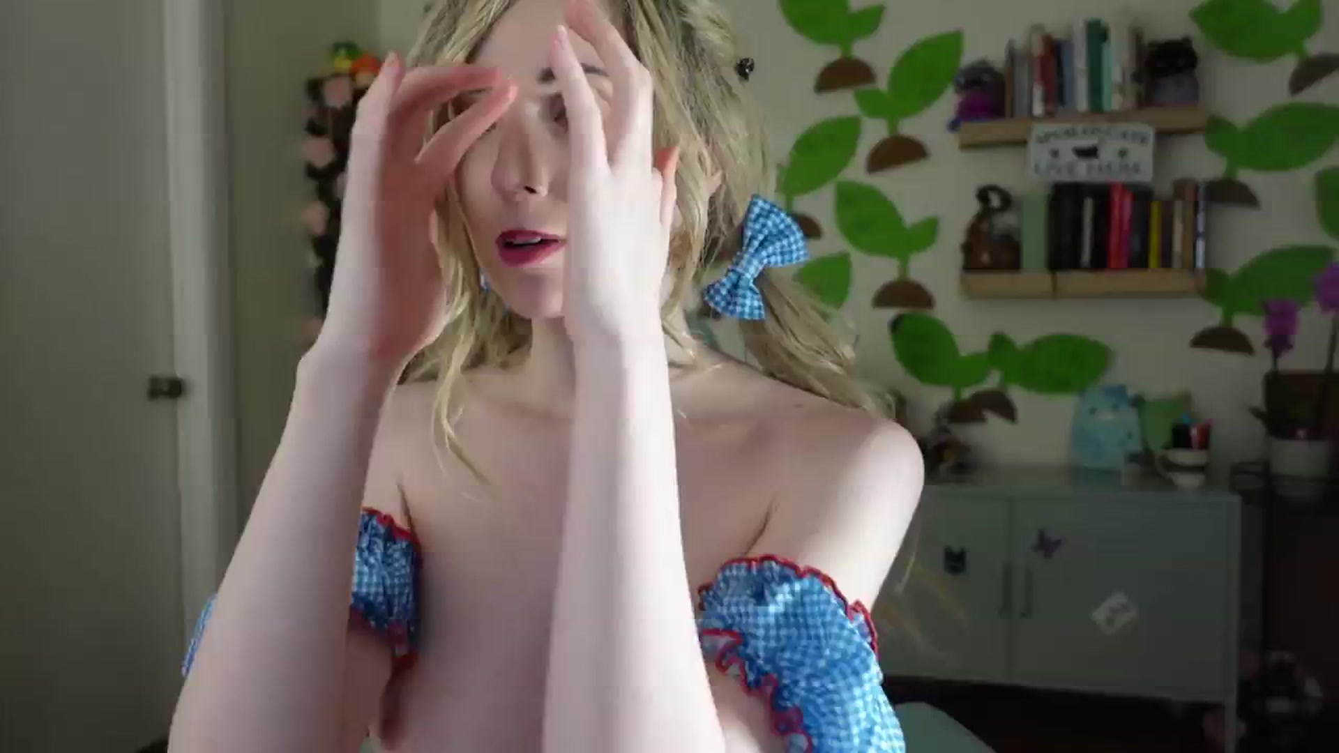 Gallery image thumbnail from Lil_blueberry's myfreecams stream on, 04/17/2024, 03:09 image 20 of 20
