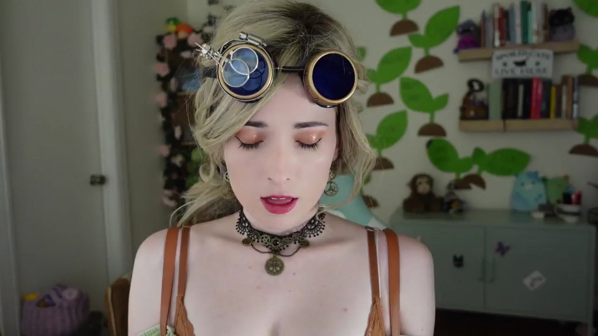 Gallery image thumbnail from Lil_blueberry's myfreecams stream on, 04/24/2024, 02:59 image 6 of 20
