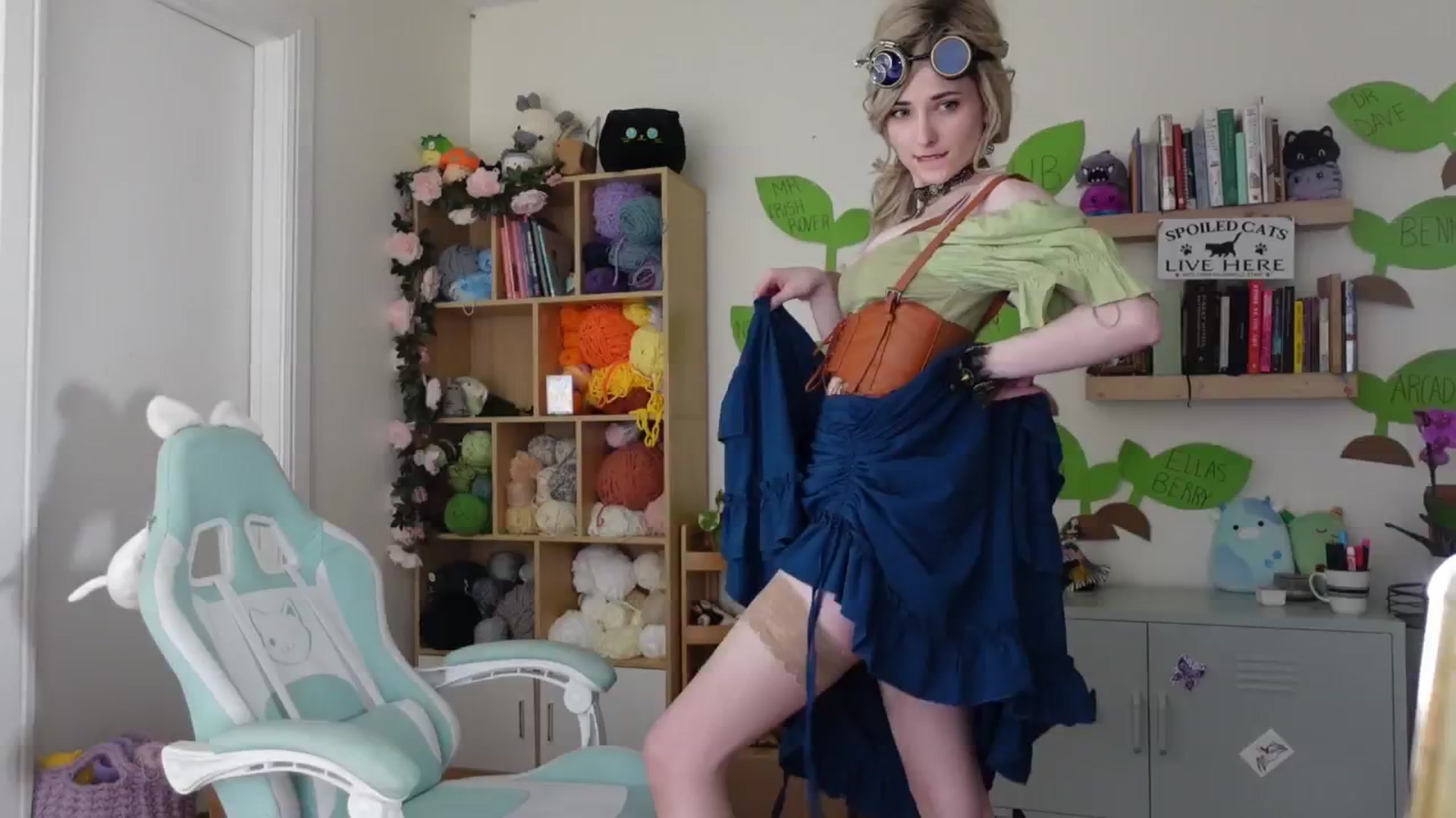 Gallery image thumbnail from Lil_blueberry's myfreecams stream on, 04/24/2024, 02:59 image 13 of 20