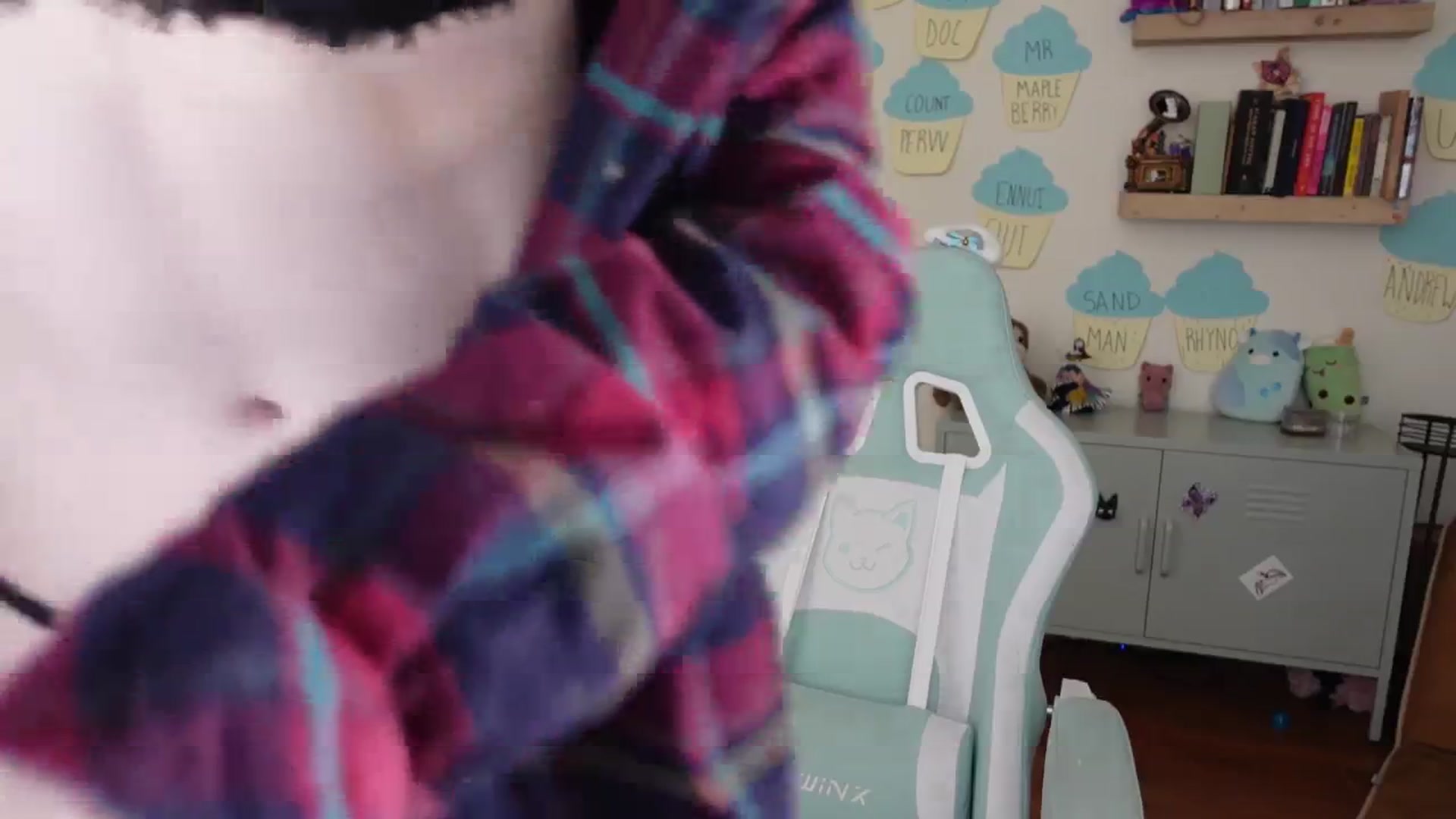 Gallery image thumbnail from Lil_blueberry's myfreecams stream on, 05/08/2024, 02:56 image 18 of 20