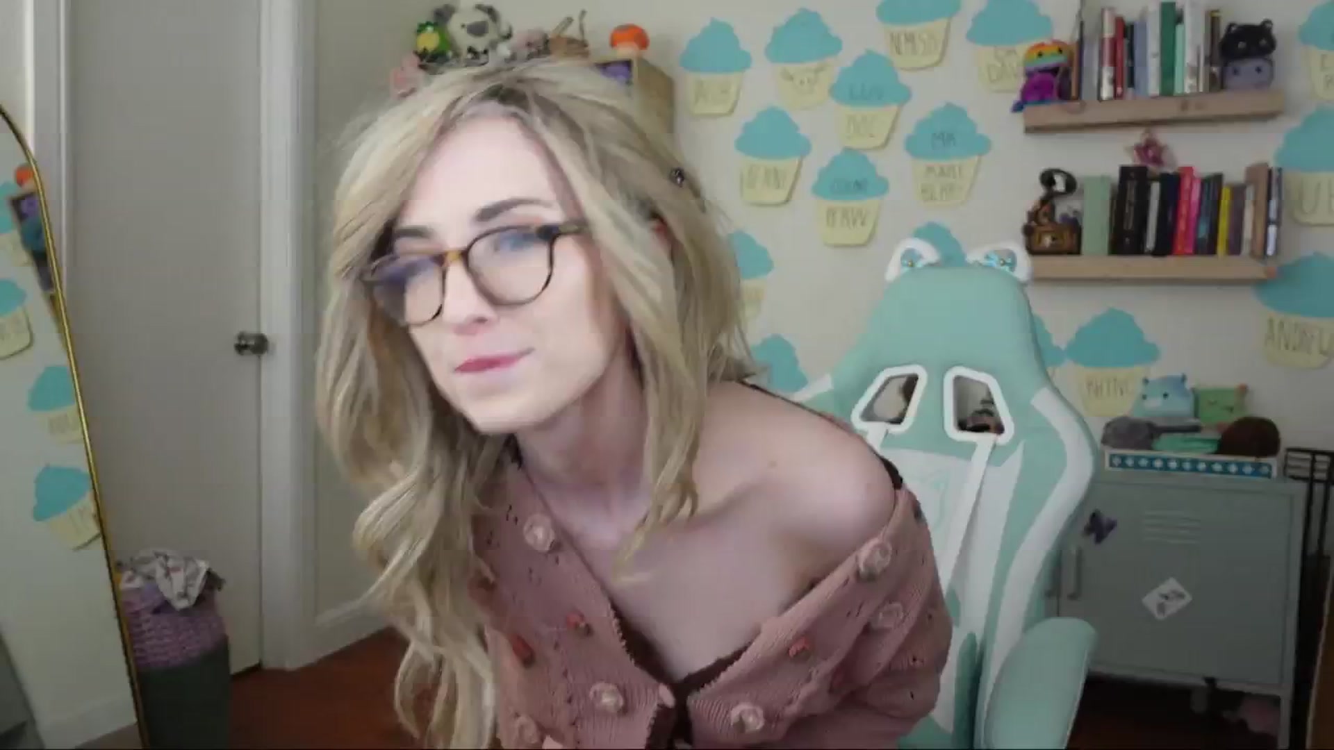 Gallery image thumbnail from Lil_blueberry's myfreecams stream on, 05/14/2024, 03:17 image 4 of 20