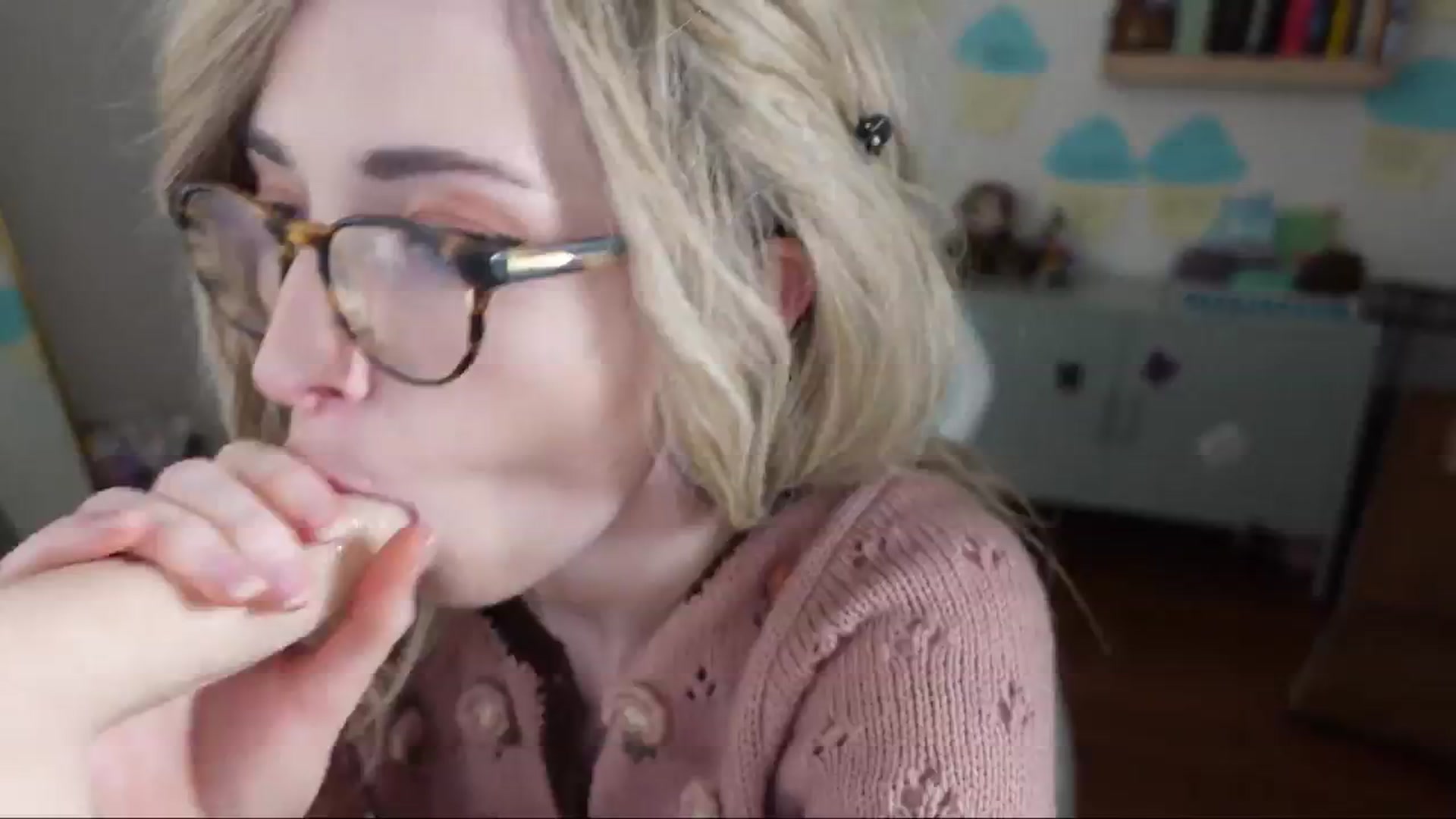 Gallery image thumbnail from Lil_blueberry's myfreecams stream on, 05/14/2024, 03:17 image 9 of 20