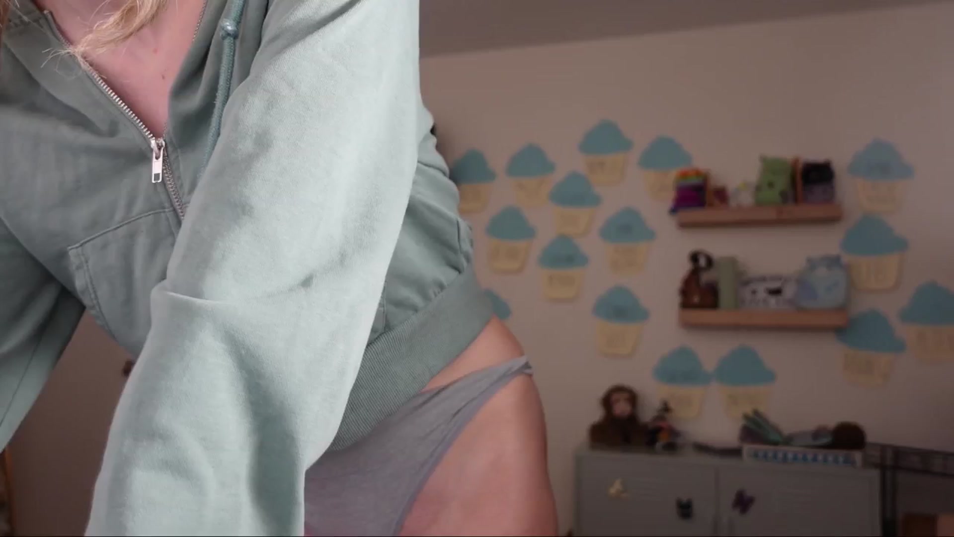 Gallery image thumbnail from Lil_blueberry's myfreecams stream on, 05/15/2024, 01:48 image 7 of 20