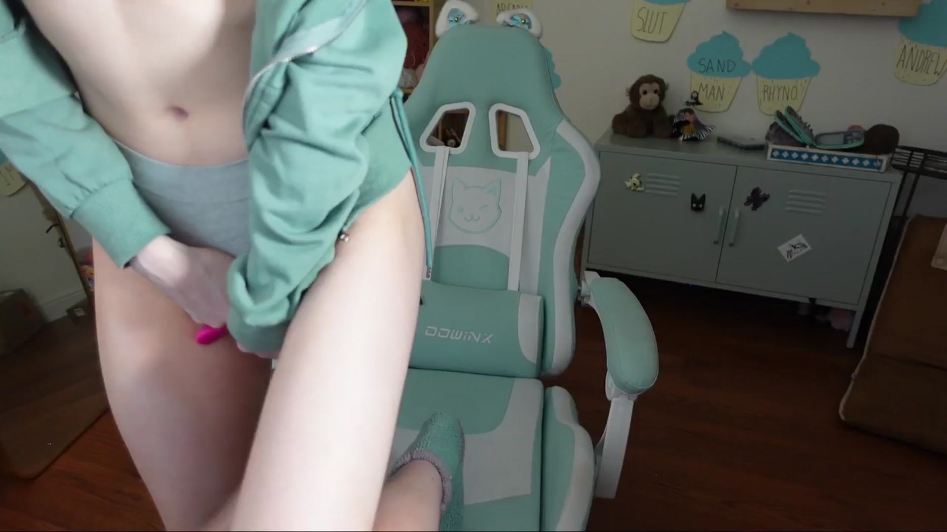 Gallery image thumbnail from Lil_blueberry's myfreecams stream on, 05/15/2024, 01:48 image 18 of 20