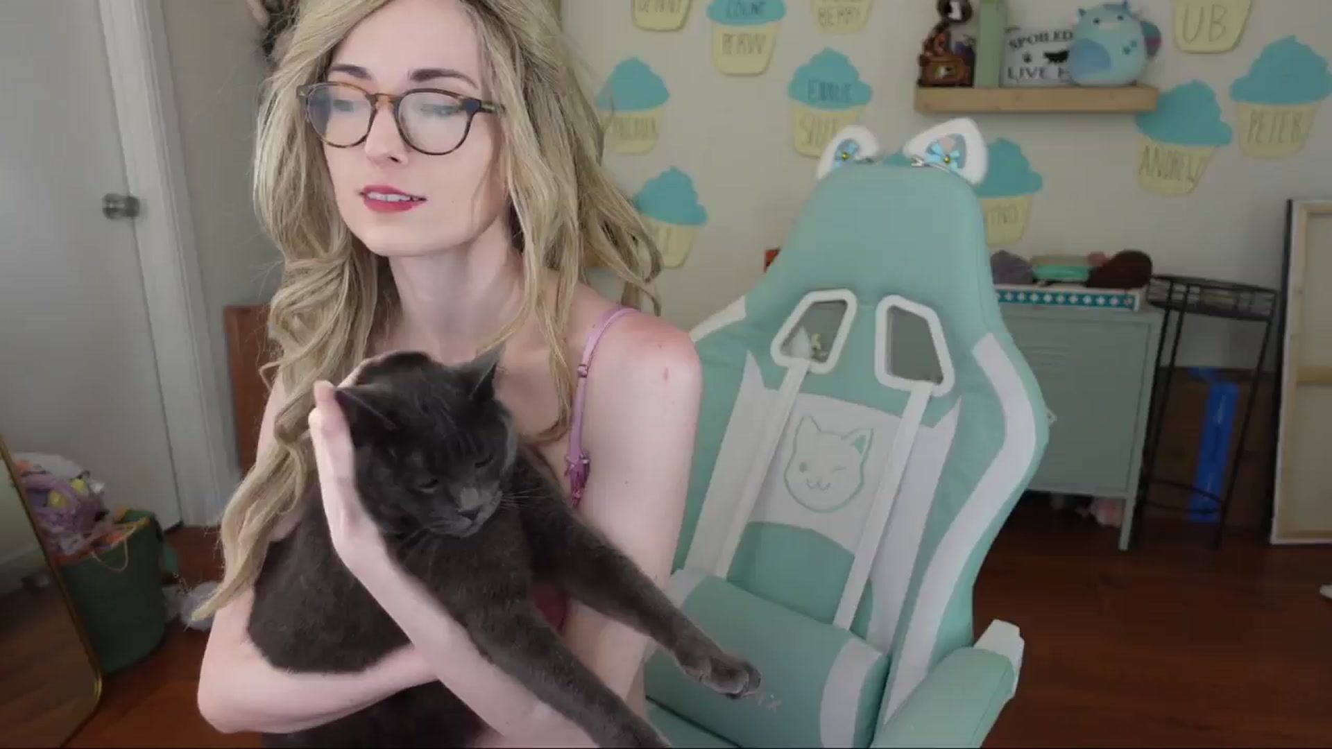 Gallery image thumbnail from Lil_blueberry's myfreecams stream on, 05/20/2024, 20:09 image 4 of 20