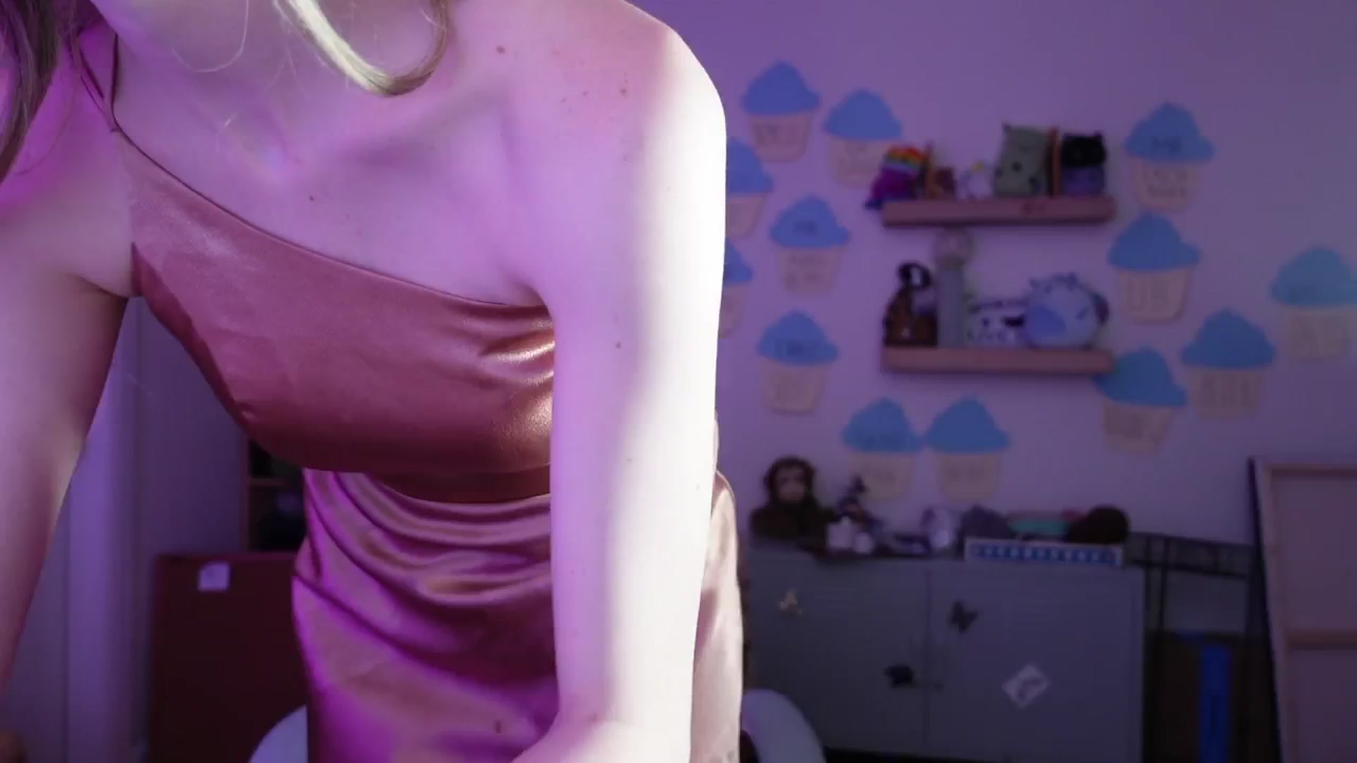 Gallery image thumbnail from Lil_blueberry's myfreecams stream on, 05/31/2024, 03:29 image 10 of 20