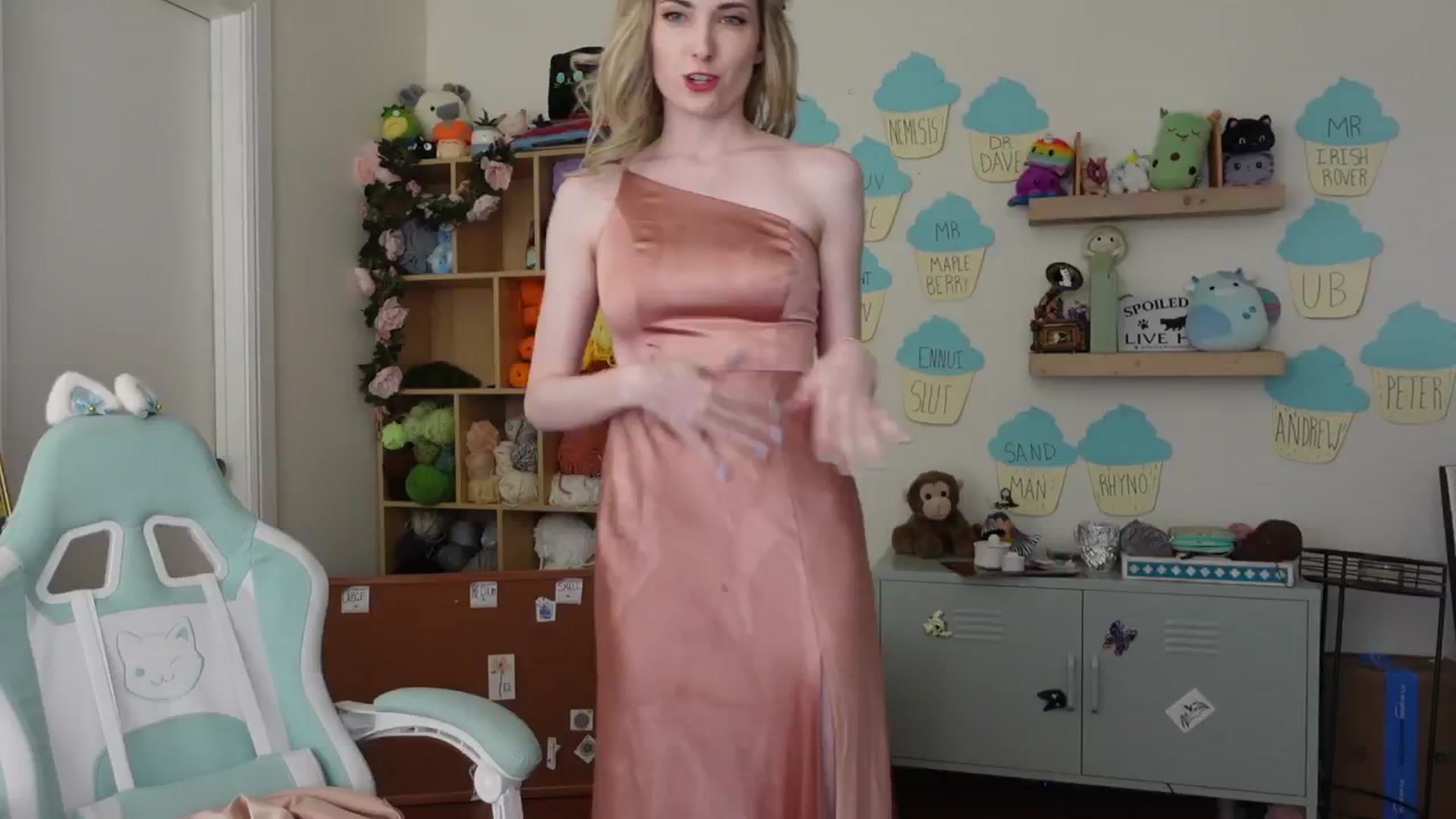 Gallery image thumbnail from Lil_blueberry's myfreecams stream on, 05/31/2024, 03:29 image 1 of 20