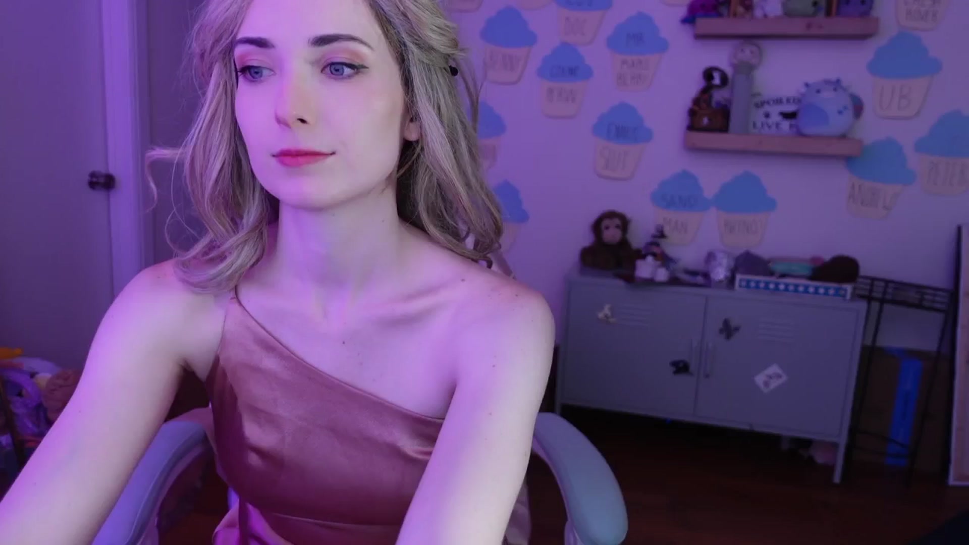Gallery image thumbnail from Lil_blueberry's myfreecams stream on, 05/31/2024, 03:29 image 13 of 20