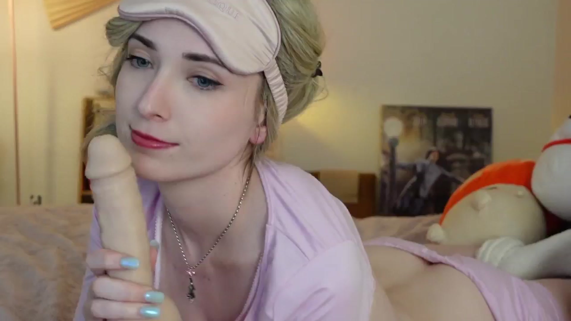 Gallery image thumbnail from Lil_blueberry's myfreecams stream on, 06/03/2024, 01:32 image 2 of 20