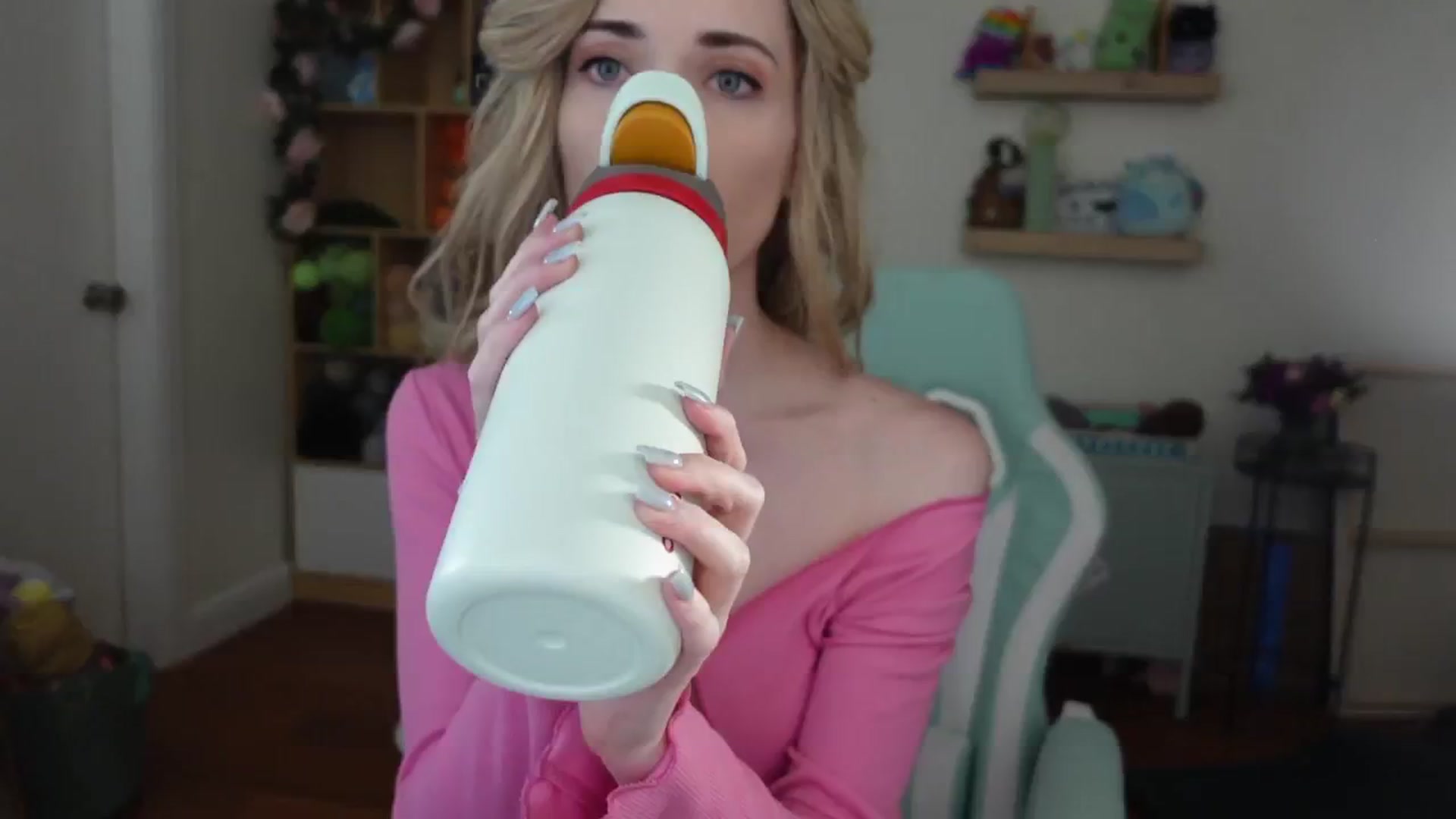 Gallery image thumbnail from Lil_blueberry's myfreecams stream on, 06/05/2024, 01:13 image 4 of 20