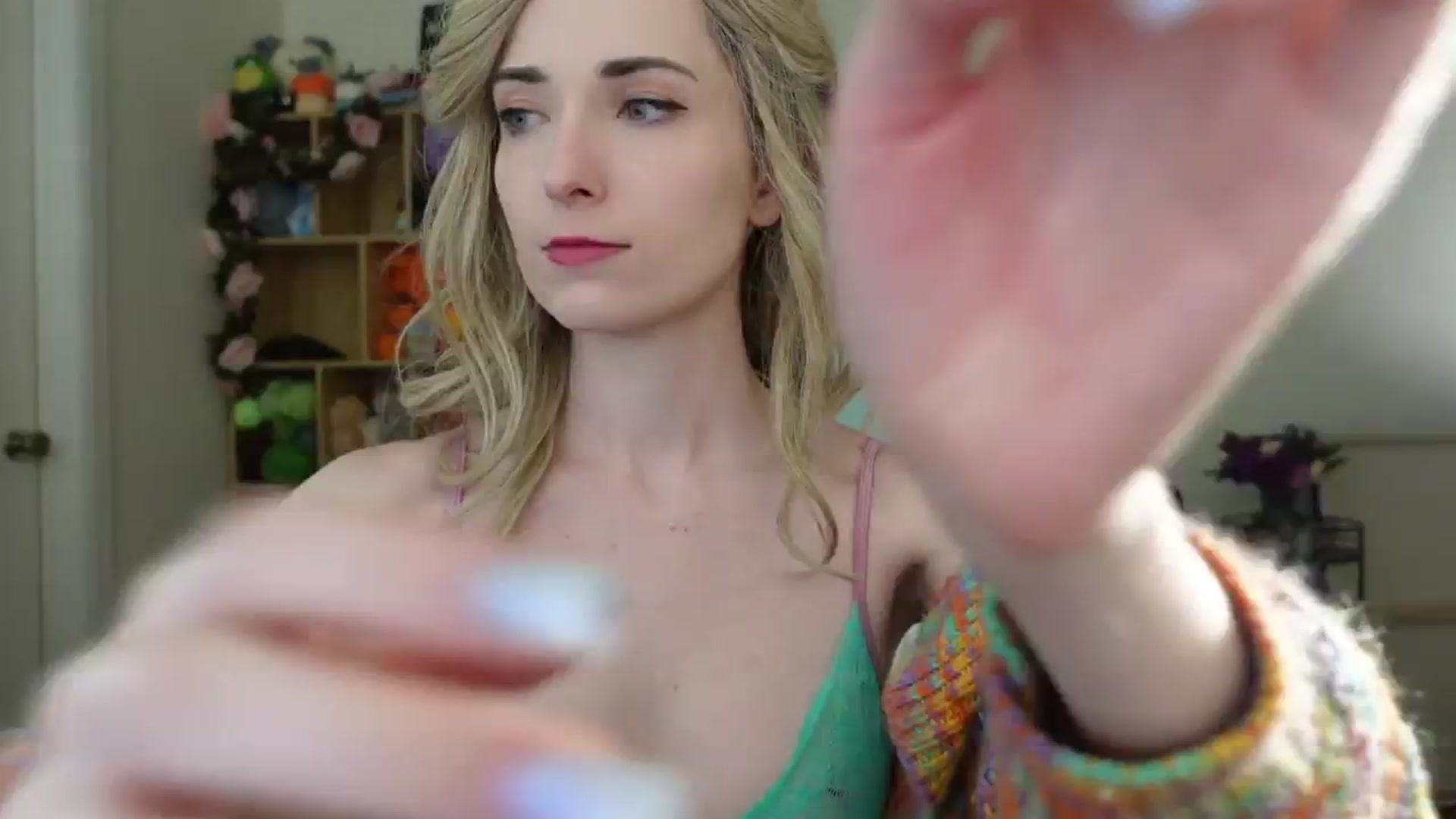 Gallery image thumbnail from Lil_blueberry's myfreecams stream on, 06/05/2024, 19:57 image 16 of 20