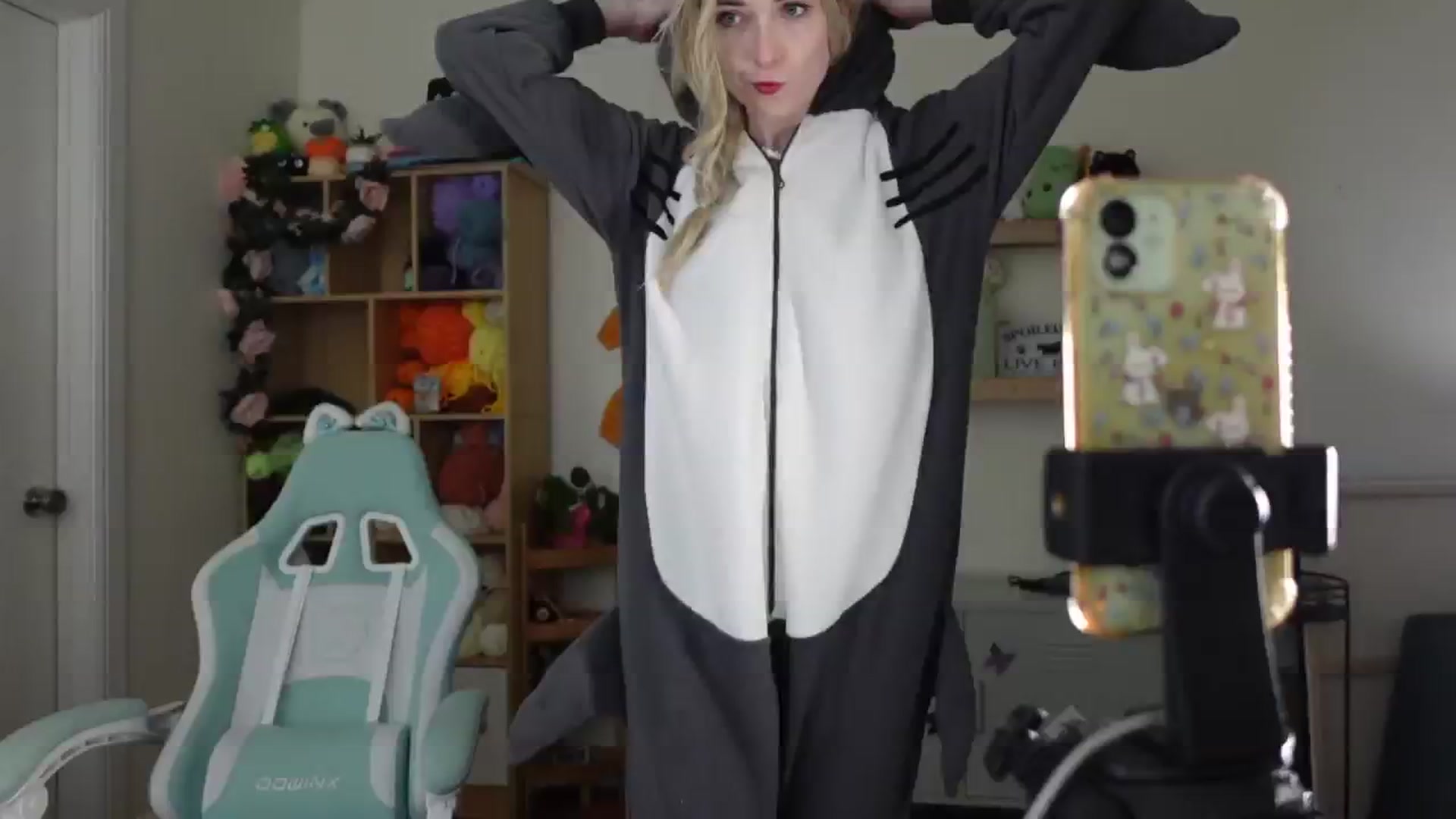 Gallery image thumbnail from Lil_blueberry's myfreecams stream on, 06/07/2024, 03:33 image 2 of 20