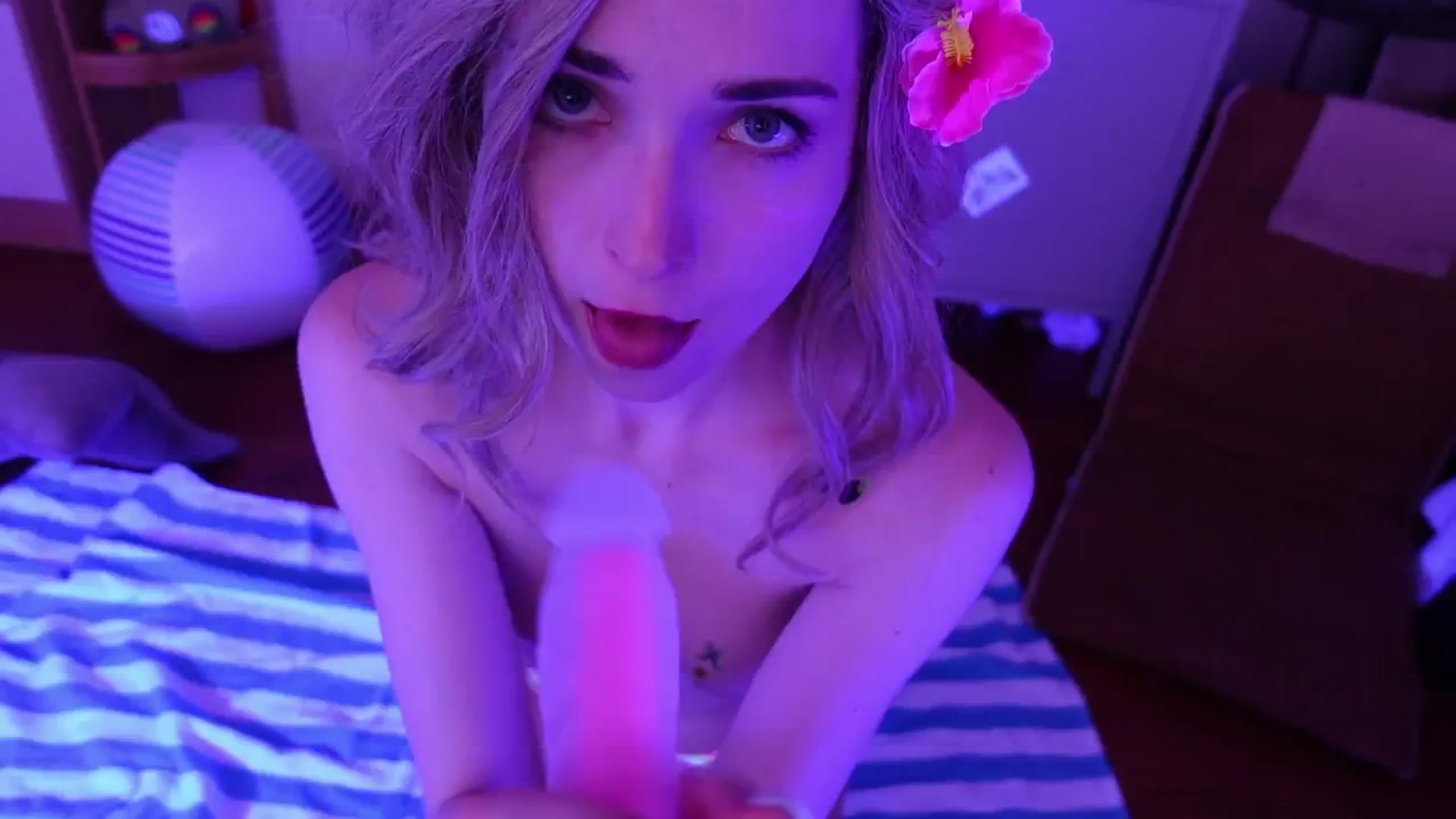Gallery image thumbnail from Lil_blueberry's myfreecams stream on, 06/10/2024, 02:42 image 12 of 20