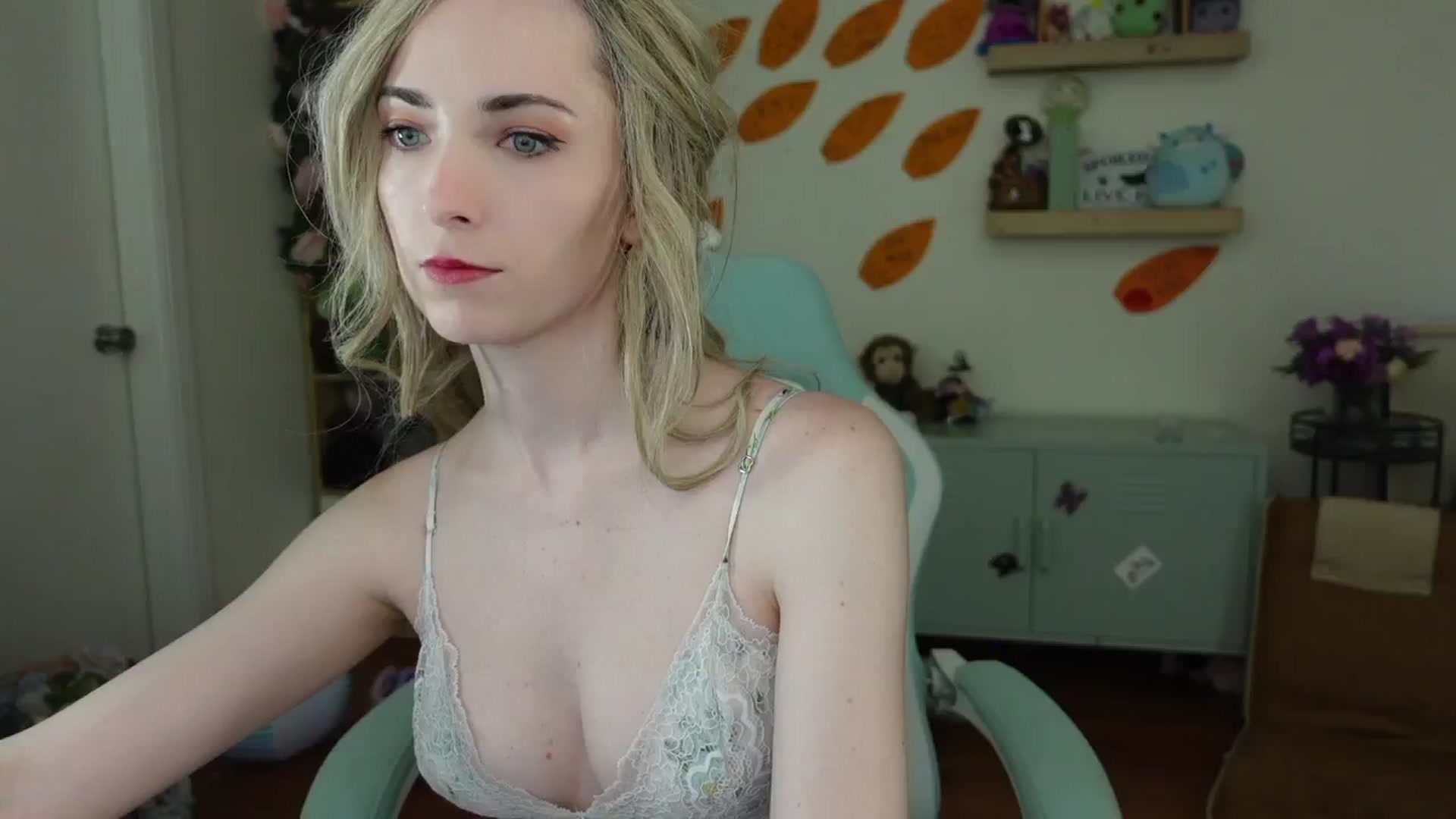 Gallery image thumbnail from Lil_blueberry's myfreecams stream on, 06/12/2024, 21:22 image 15 of 20