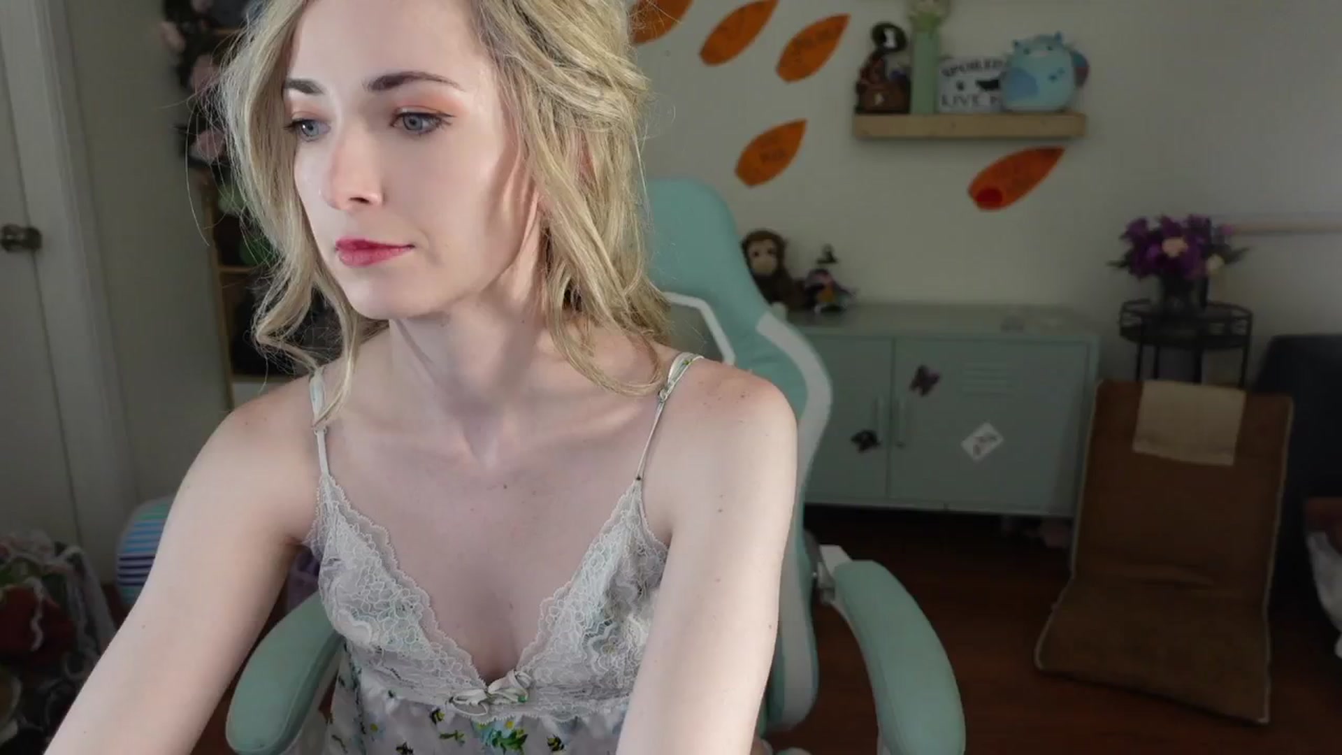 Gallery image thumbnail from Lil_blueberry's myfreecams stream on, 06/12/2024, 21:22 image 19 of 20
