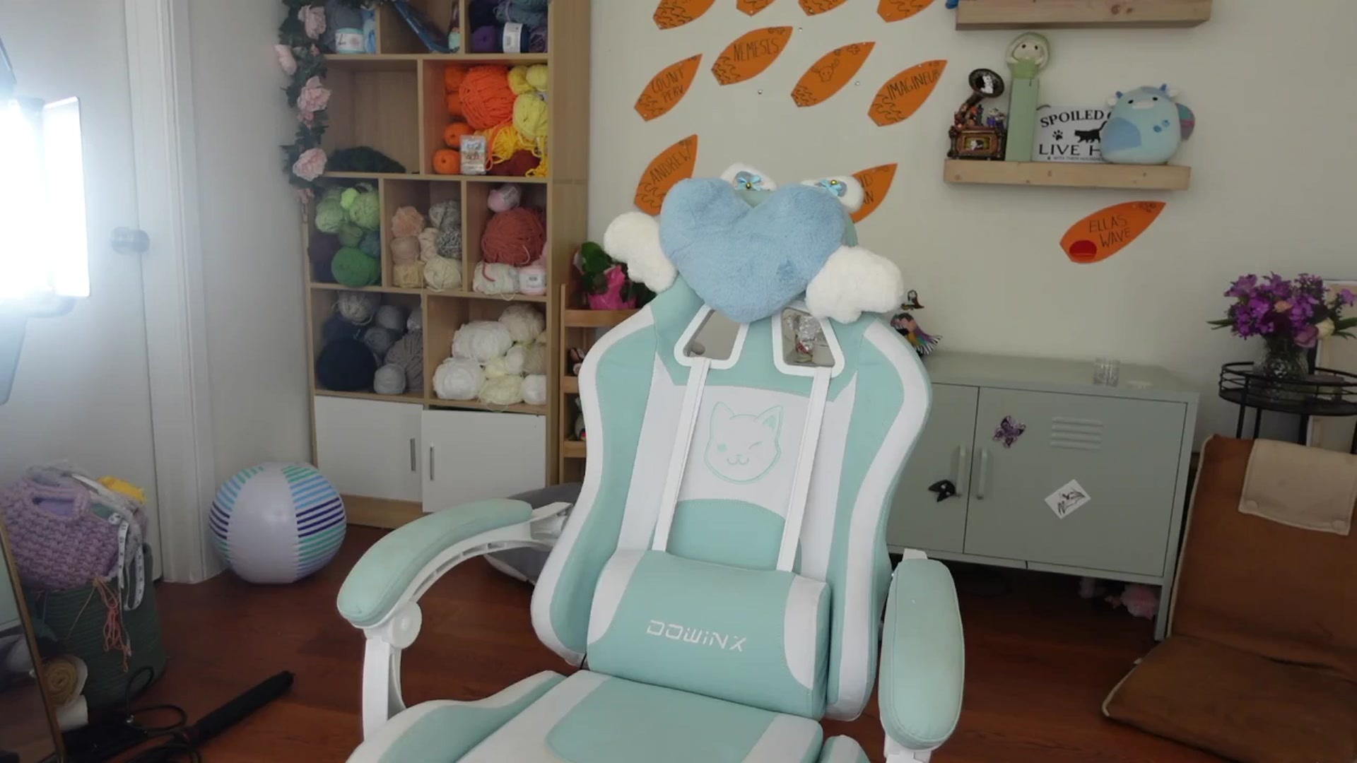 Gallery image thumbnail from Lil_blueberry's myfreecams stream on, 06/15/2024, 19:13 image 10 of 20