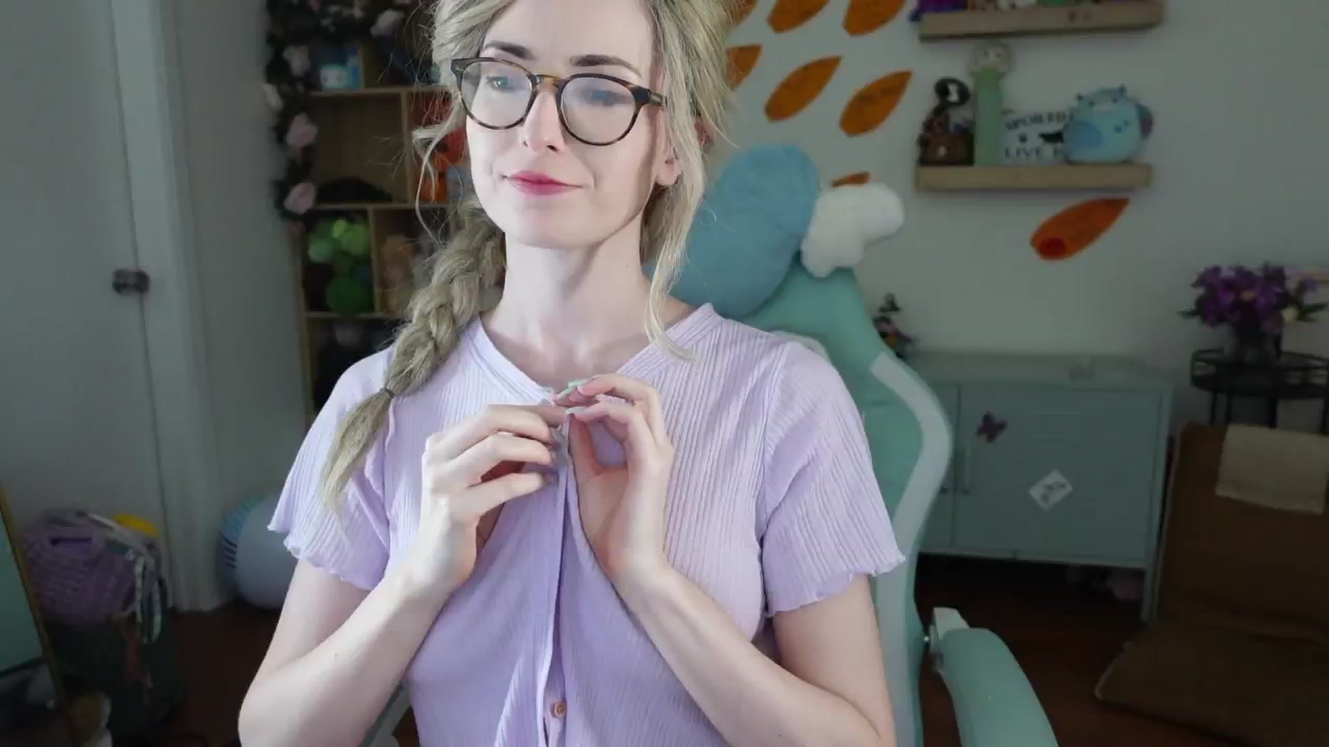 Gallery image thumbnail from Lil_blueberry's myfreecams stream on, 06/15/2024, 20:42 image 4 of 20