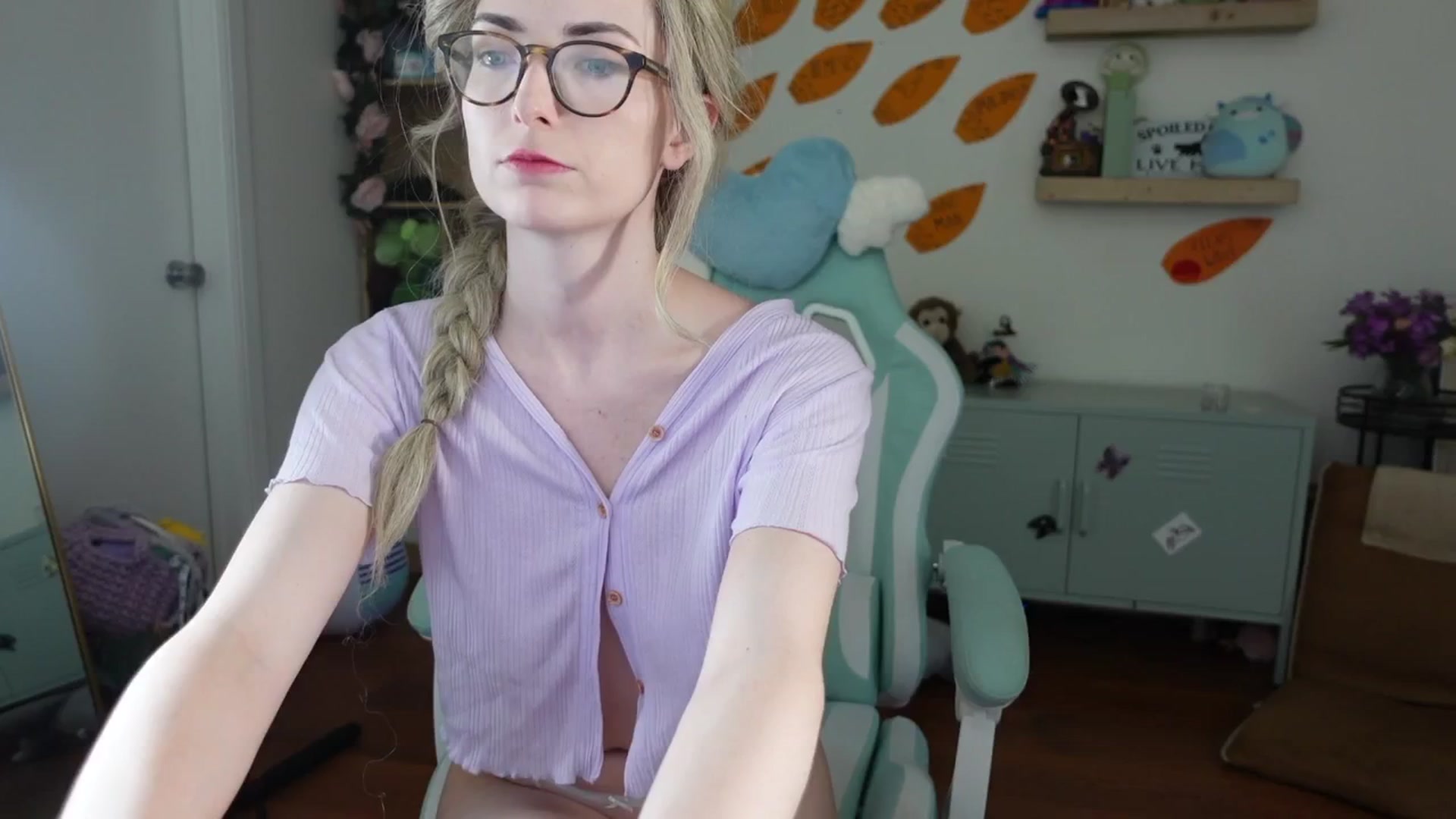 Gallery image thumbnail from Lil_blueberry's myfreecams stream on, 06/15/2024, 20:42 image 14 of 20