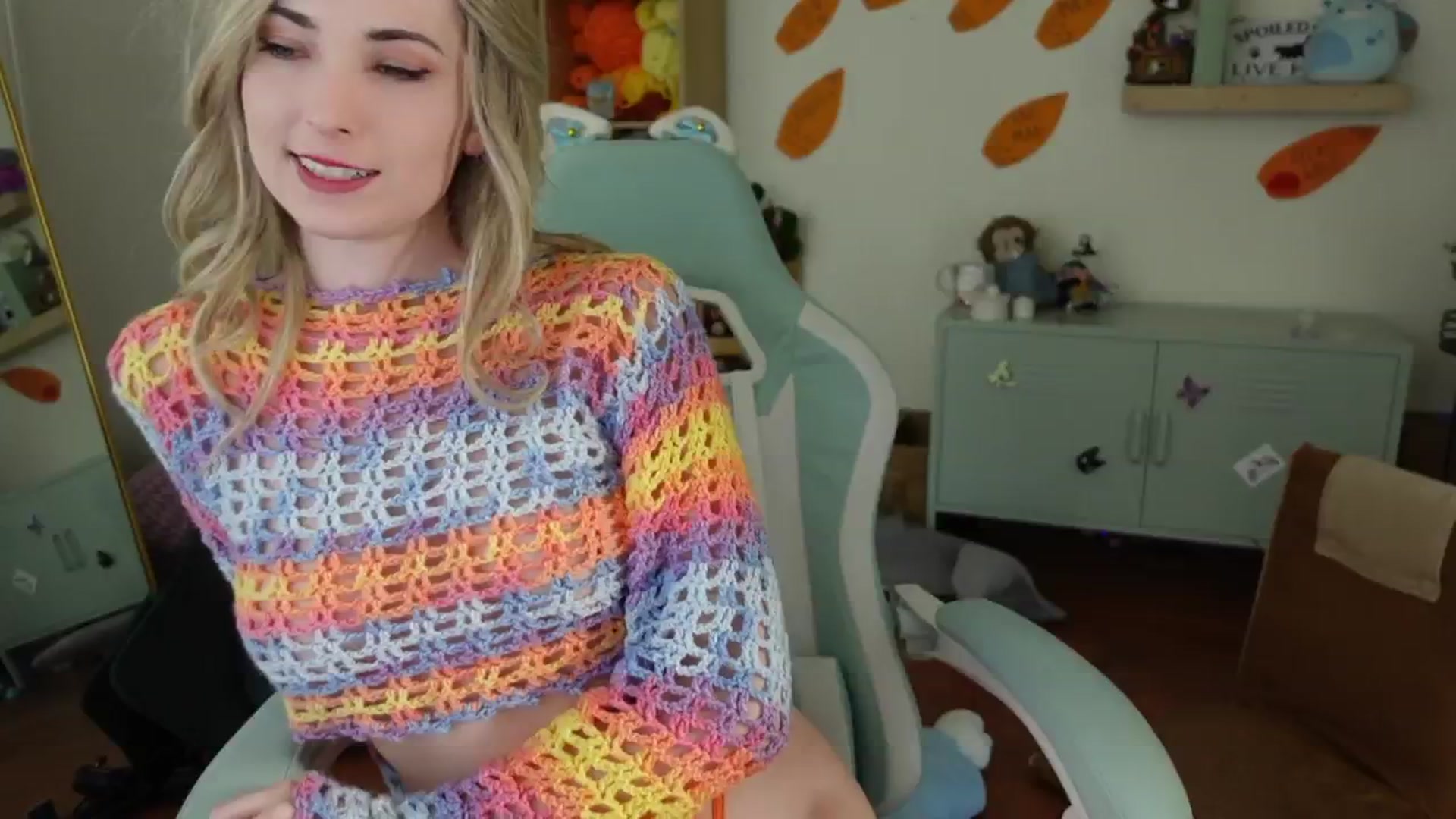 Gallery image thumbnail from Lil_blueberry's myfreecams stream on, 06/22/2024, 20:16 image 9 of 20