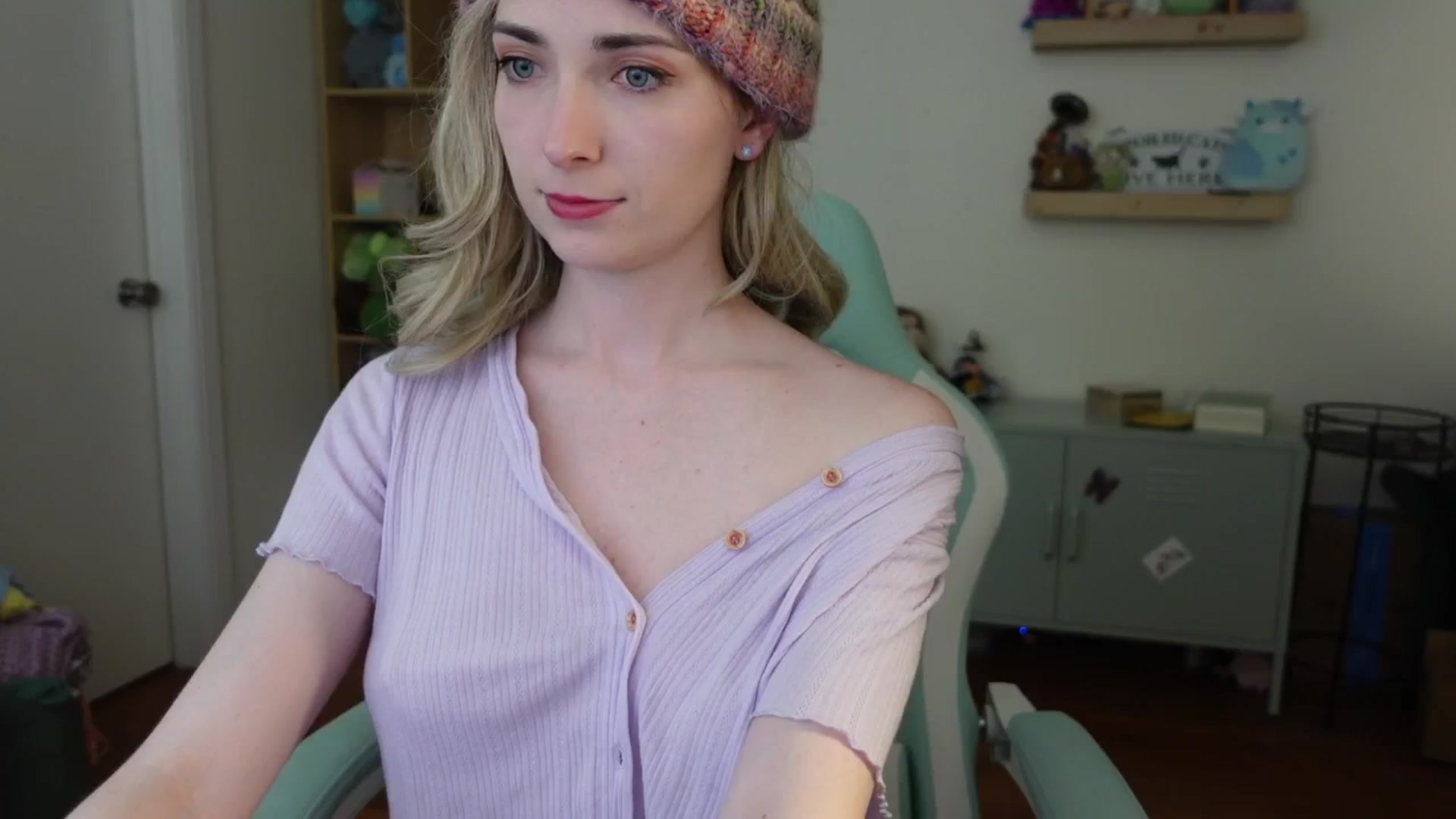 Gallery image thumbnail from Lil_blueberry's myfreecams stream on, 07/11/2024, 02:48 image 10 of 20