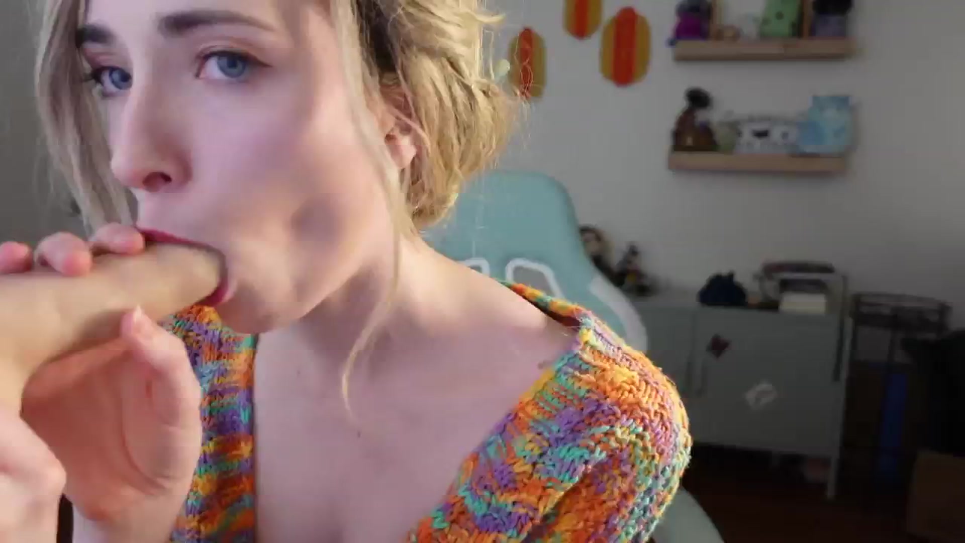 Gallery image thumbnail from Lil_blueberry's myfreecams stream on, 07/12/2024, 03:46 image 16 of 20