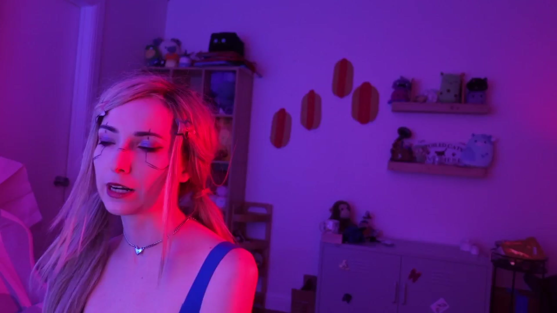 Gallery image thumbnail from Lil_blueberry's myfreecams stream on, 07/15/2024, 01:33 image 9 of 20