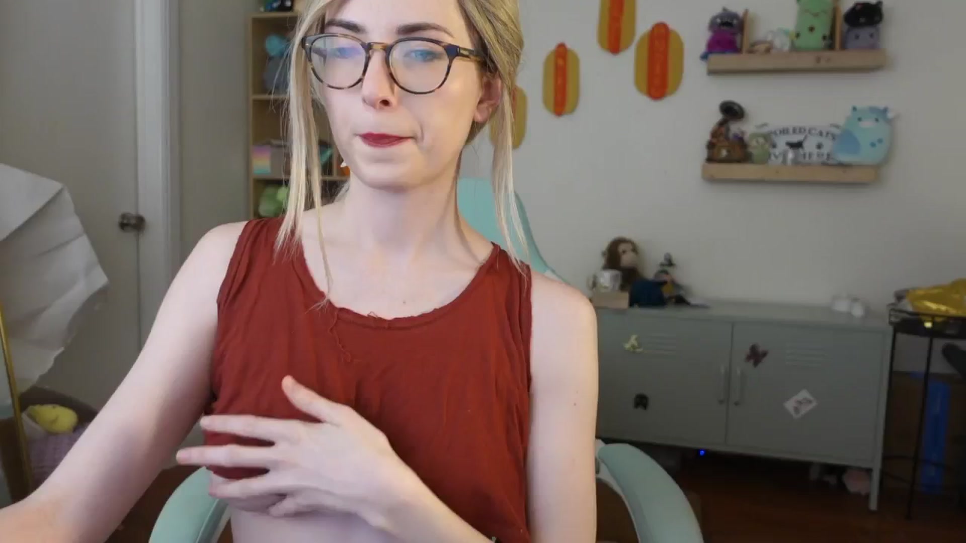 Gallery image thumbnail from Lil_blueberry's myfreecams stream on, 07/16/2024, 03:17 image 10 of 20