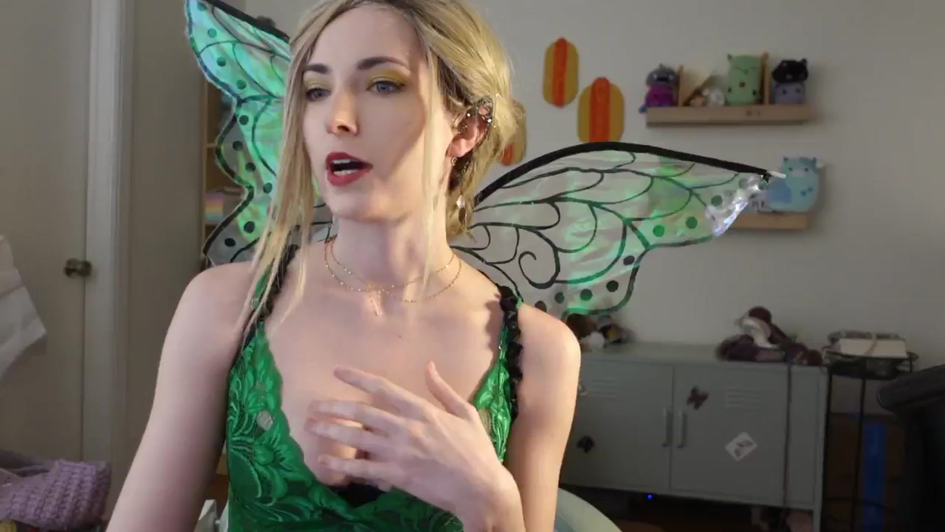 Gallery image thumbnail from Lil_blueberry's myfreecams stream on, 07/19/2024, 03:42 image 3 of 20