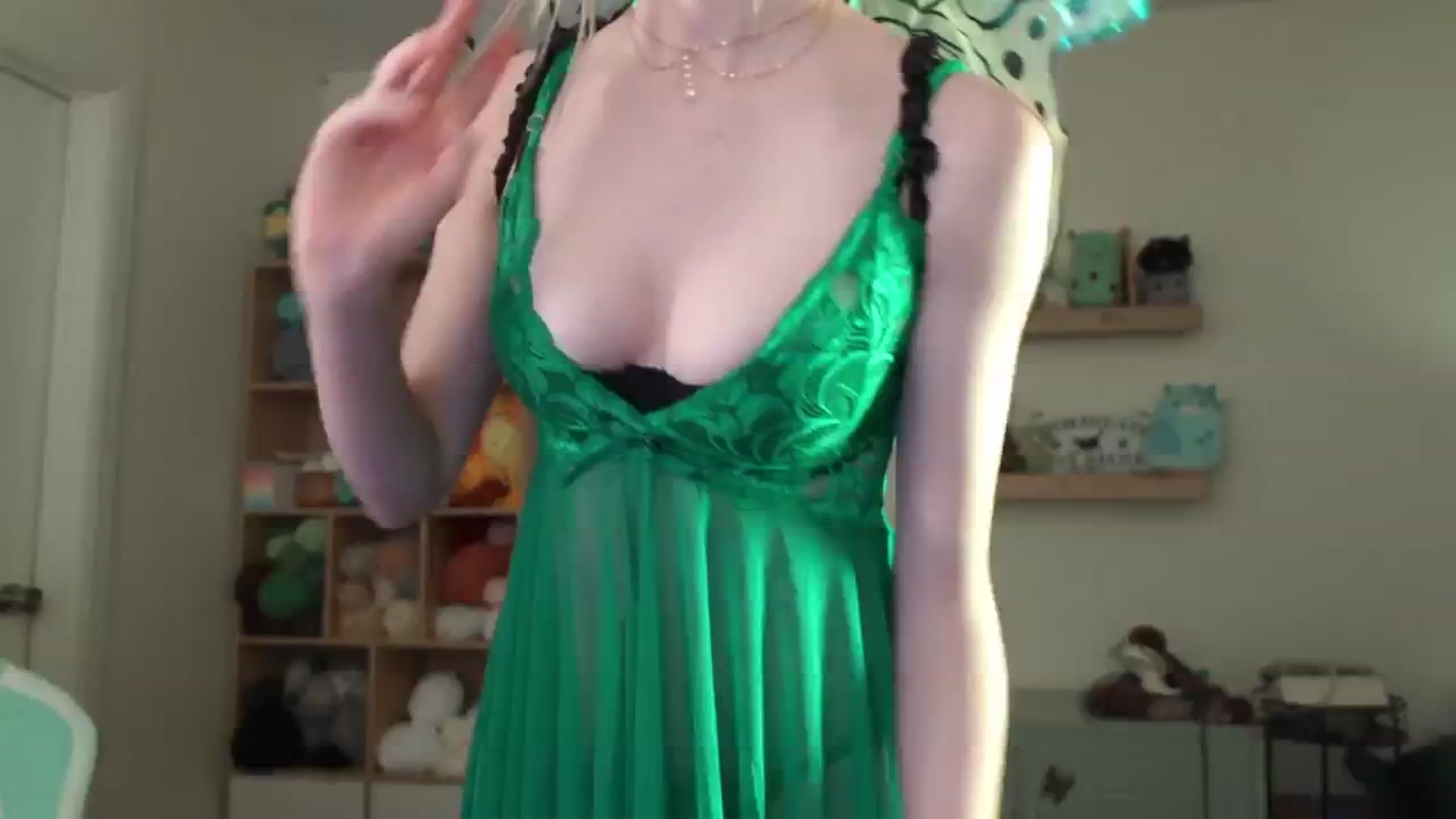 Gallery image thumbnail from Lil_blueberry's myfreecams stream on, 07/19/2024, 03:42 image 13 of 20