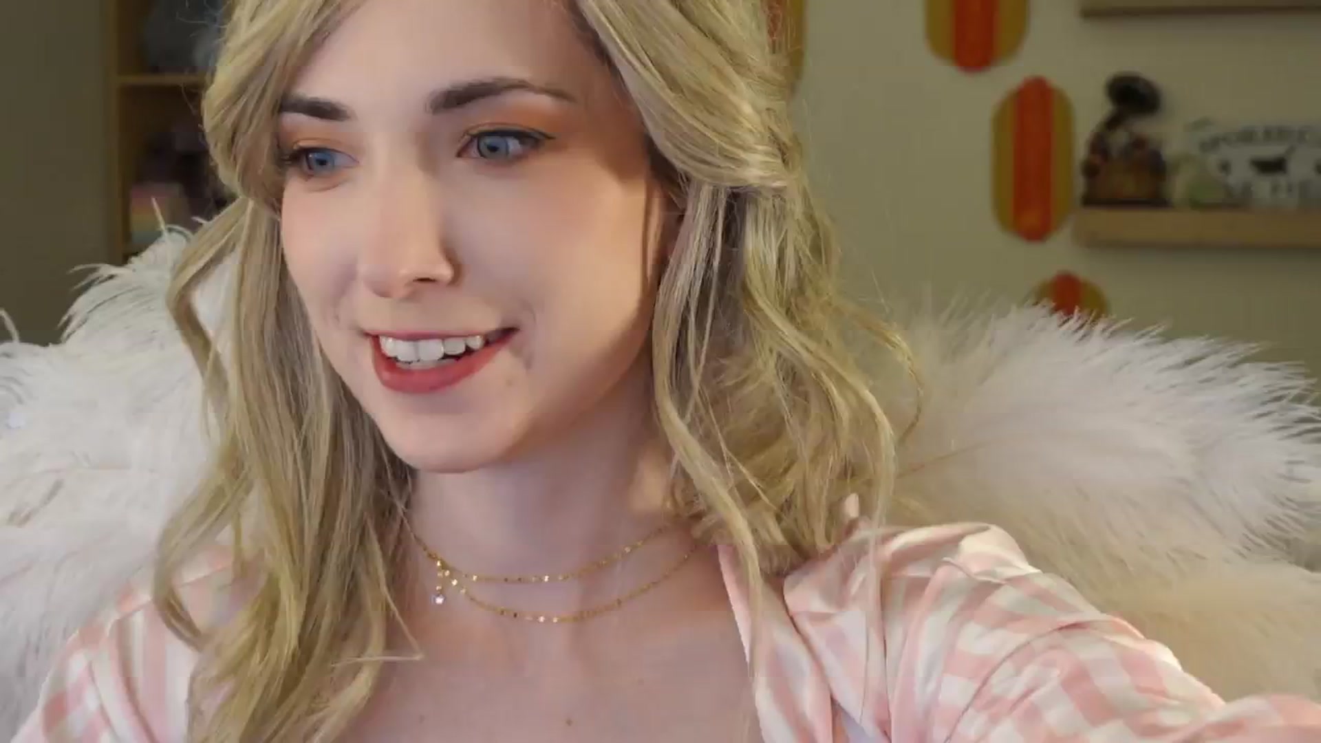 Gallery image thumbnail from Lil_blueberry's myfreecams stream on, 07/26/2024, 04:32 image 5 of 20
