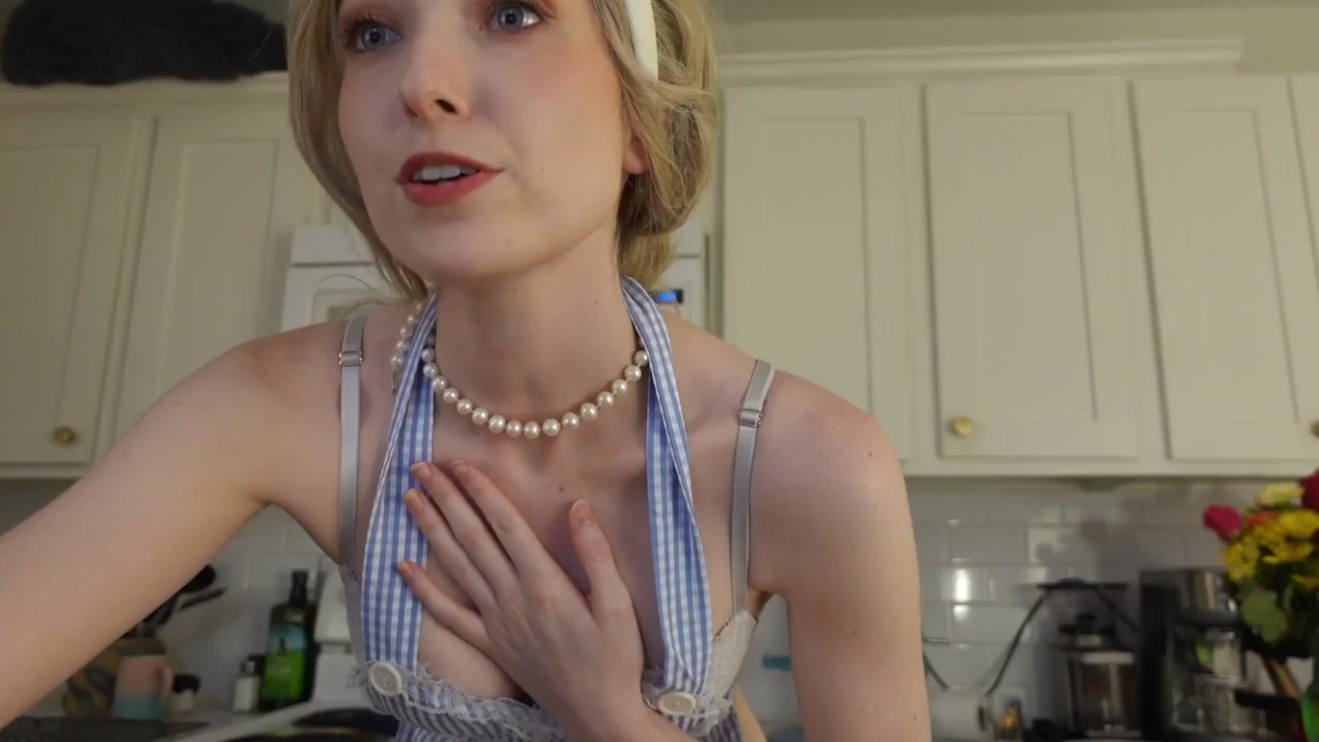 Gallery image thumbnail from Lil_blueberry's myfreecams stream on, 08/05/2024, 04:12 image 12 of 20