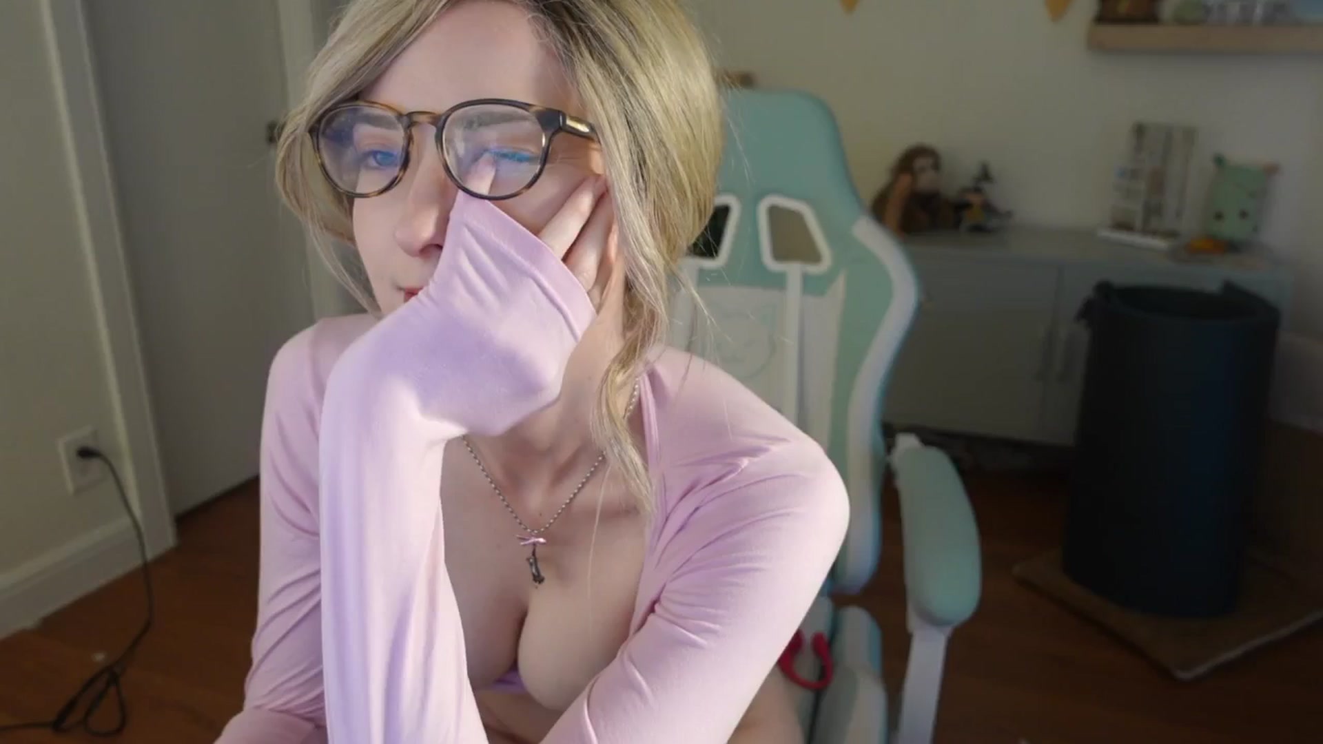 Gallery image thumbnail from Lil_blueberry's myfreecams stream on, 08/05/2024, 22:16 image 13 of 20
