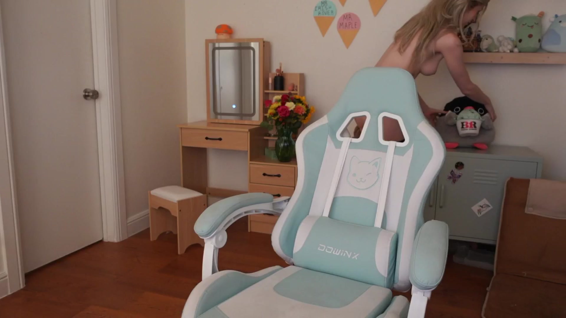 Gallery image thumbnail from Lil_blueberry's myfreecams stream on, 08/07/2024, 01:58 image 12 of 20