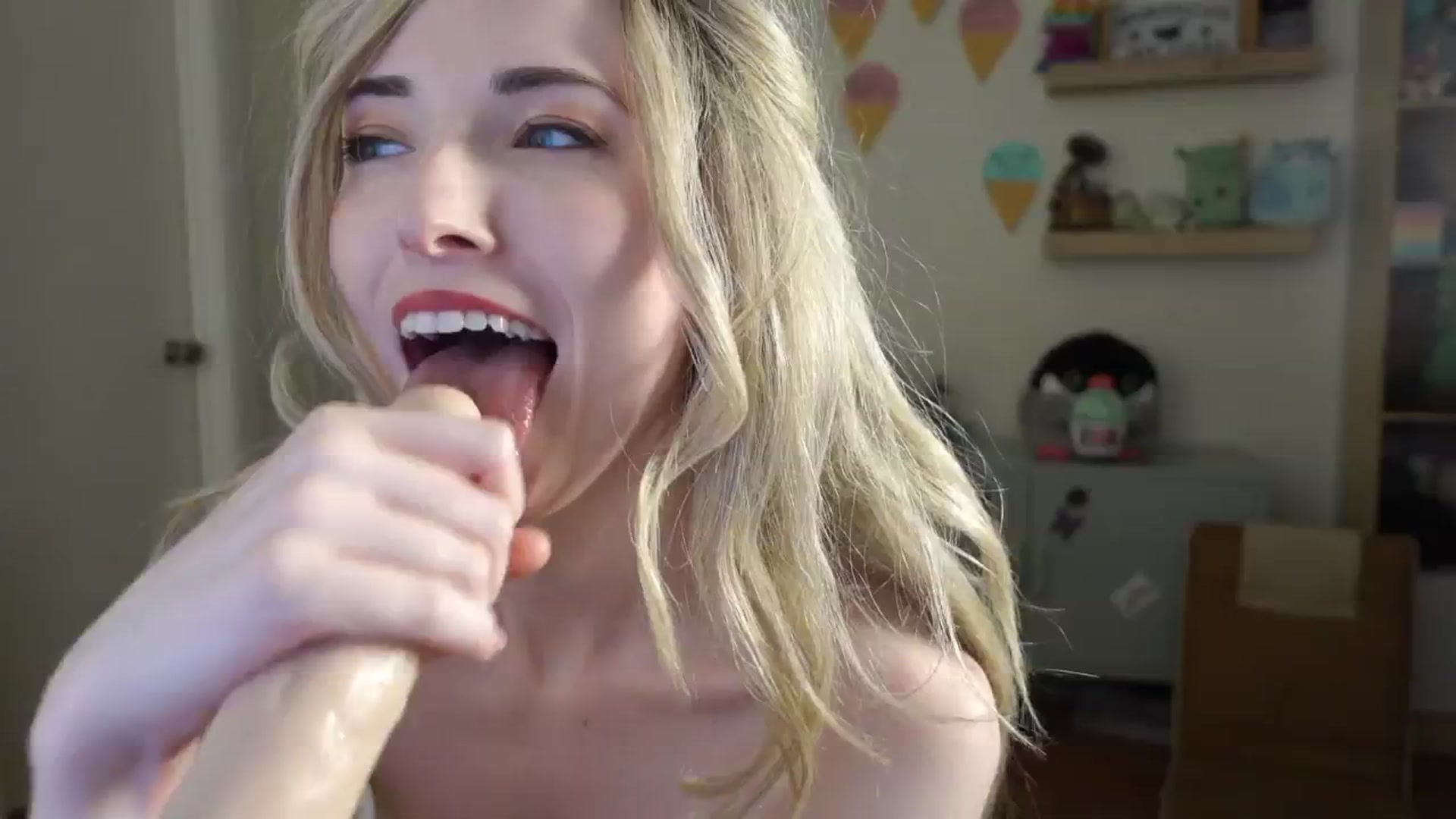 Gallery image thumbnail from Lil_blueberry's myfreecams stream on, 08/07/2024, 03:05 image 17 of 20