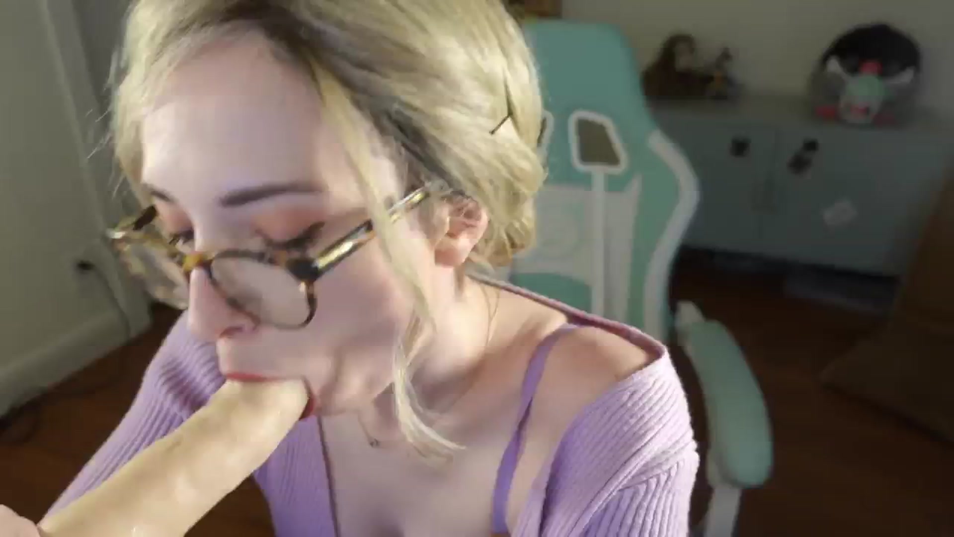 Gallery image thumbnail from Lil_blueberry's myfreecams stream on, 08/08/2024, 20:32 image 12 of 20