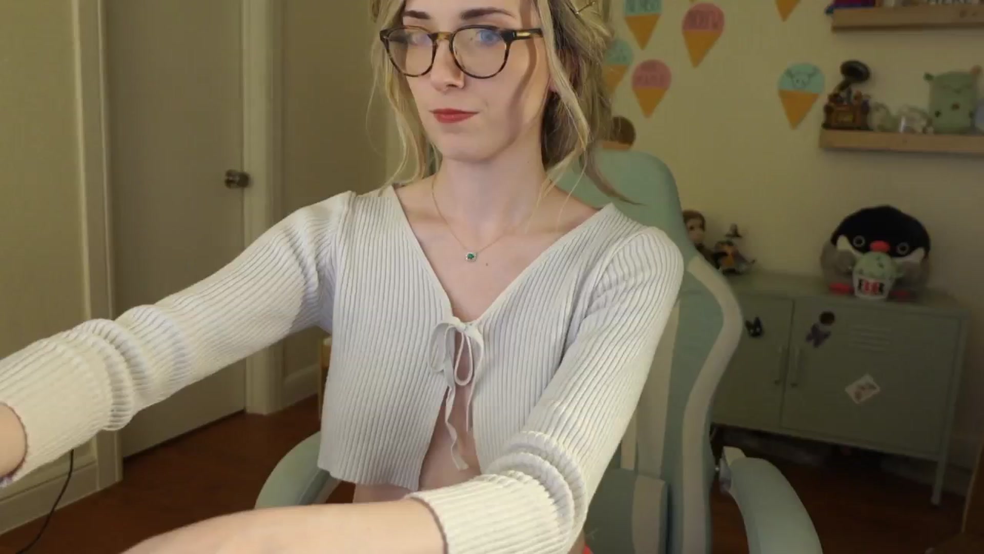 Gallery image thumbnail from Lil_blueberry's myfreecams stream on, 08/16/2024, 02:15 image 13 of 20