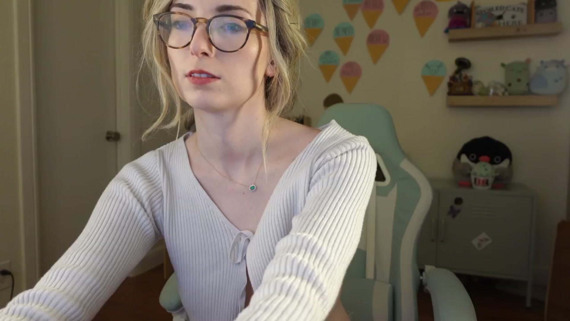 Gallery image thumbnail from Lil_blueberry's myfreecams stream on, 08/16/2024, 02:15 image 15 of 20