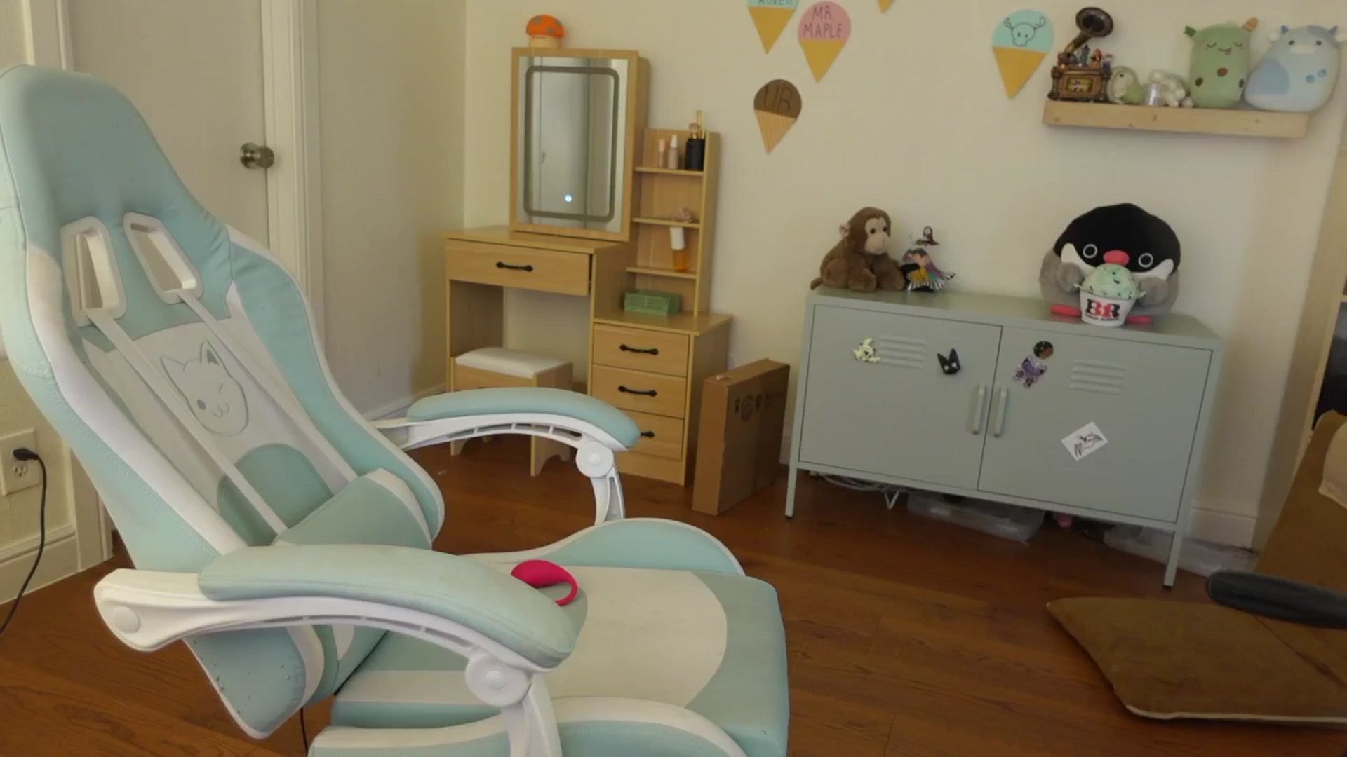 Gallery image thumbnail from Lil_blueberry's myfreecams stream on, 08/17/2024, 20:06 image 12 of 20