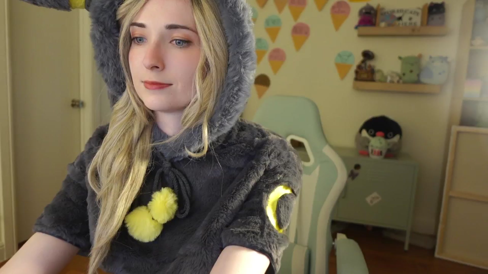 Gallery image thumbnail from Lil_blueberry's myfreecams stream on, 08/23/2024, 03:05 image 13 of 20