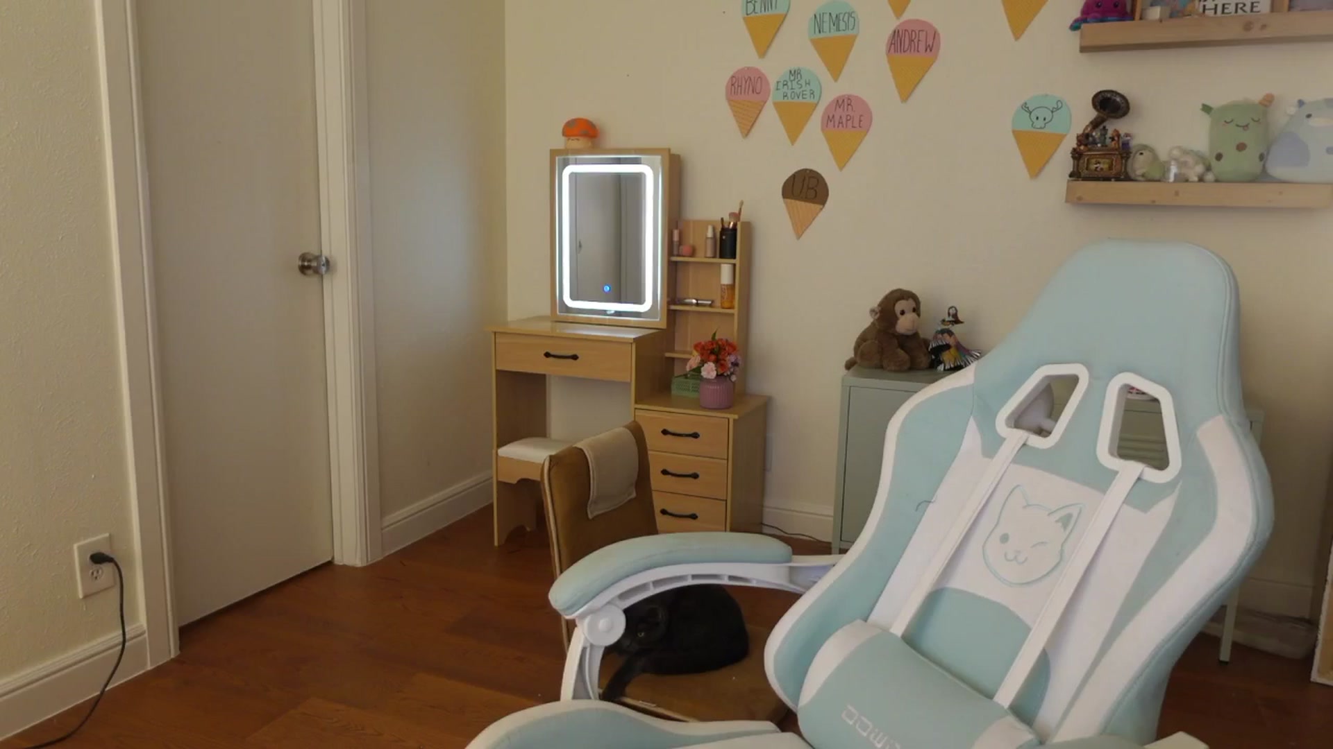 Gallery image thumbnail from Lil_blueberry's myfreecams stream on, 08/23/2024, 03:05 image 18 of 20