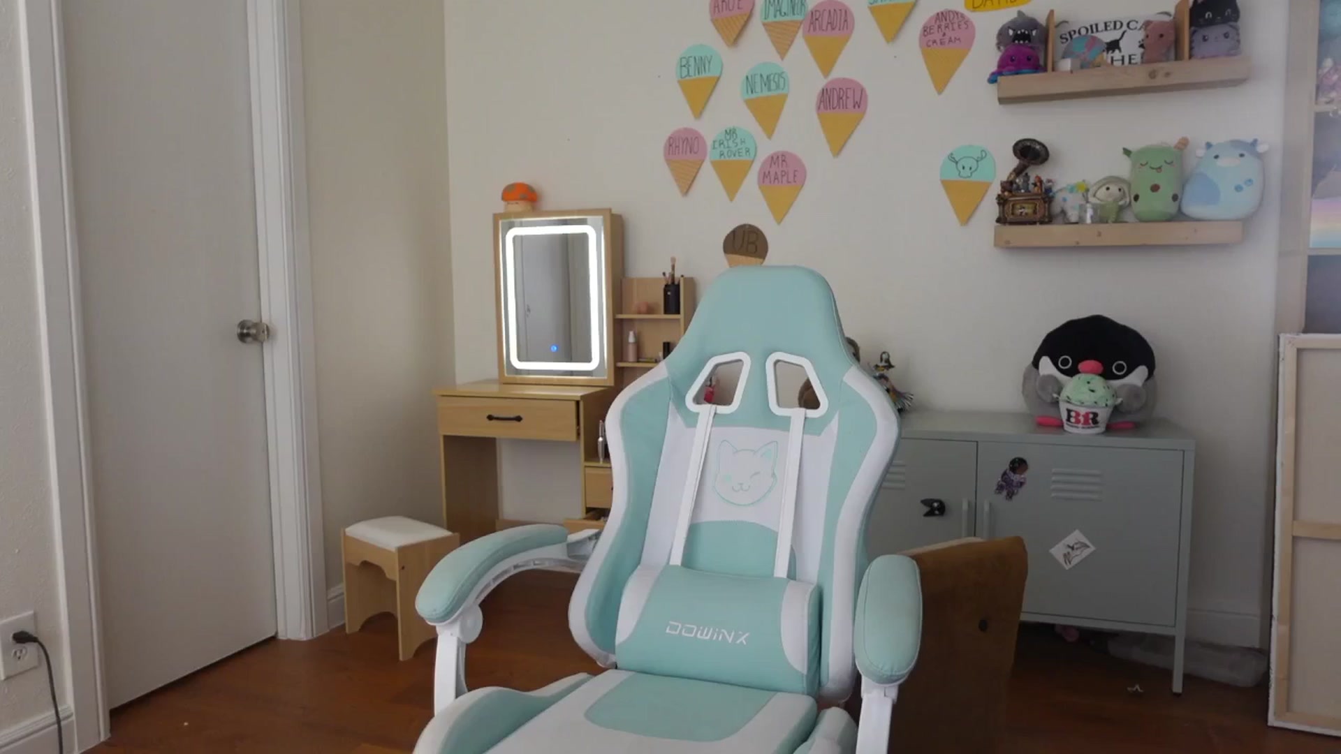 Gallery image thumbnail from Lil_blueberry's myfreecams stream on, 08/27/2024, 02:49 image 8 of 20